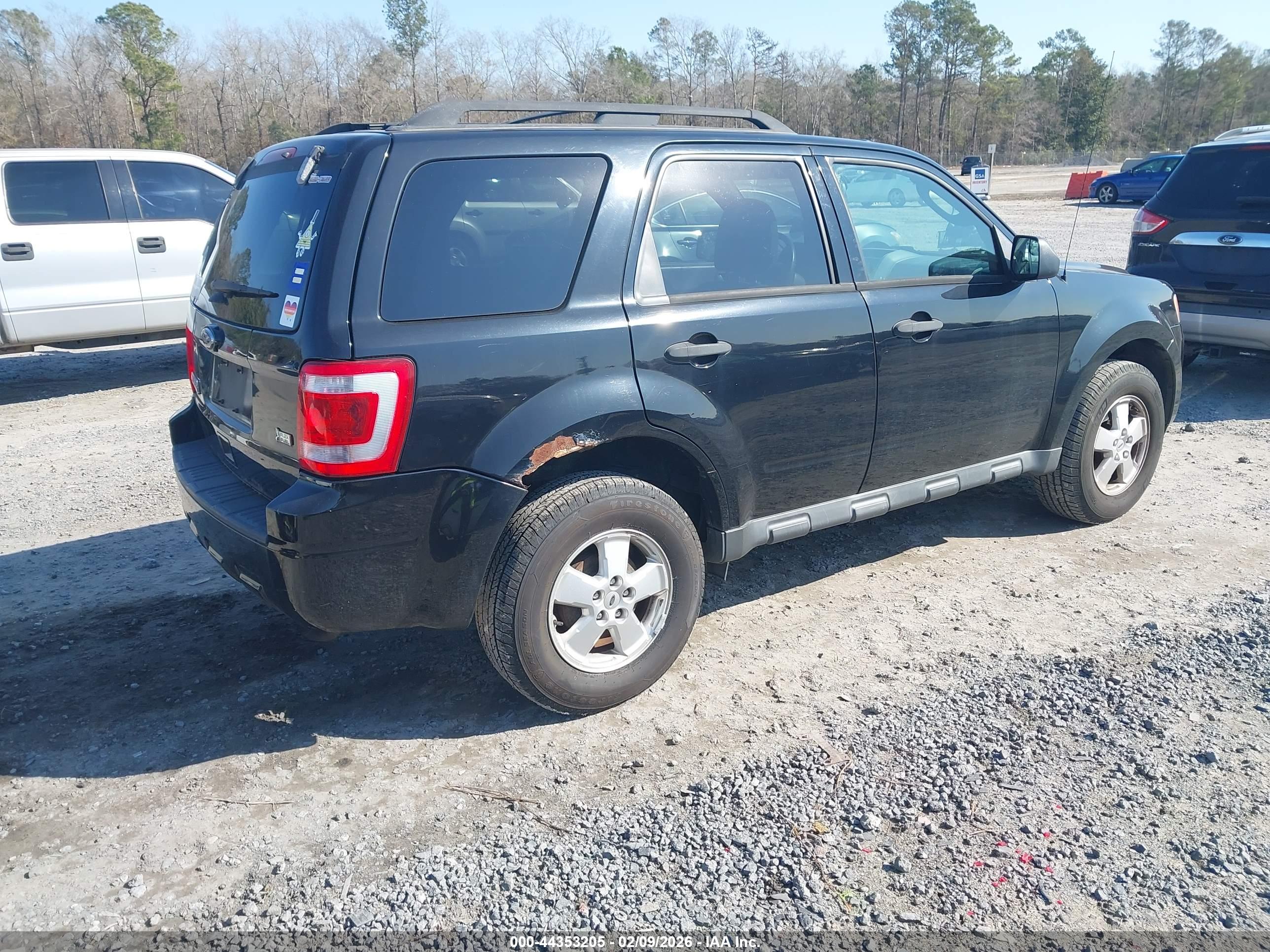 FORD ESCAPE image 4