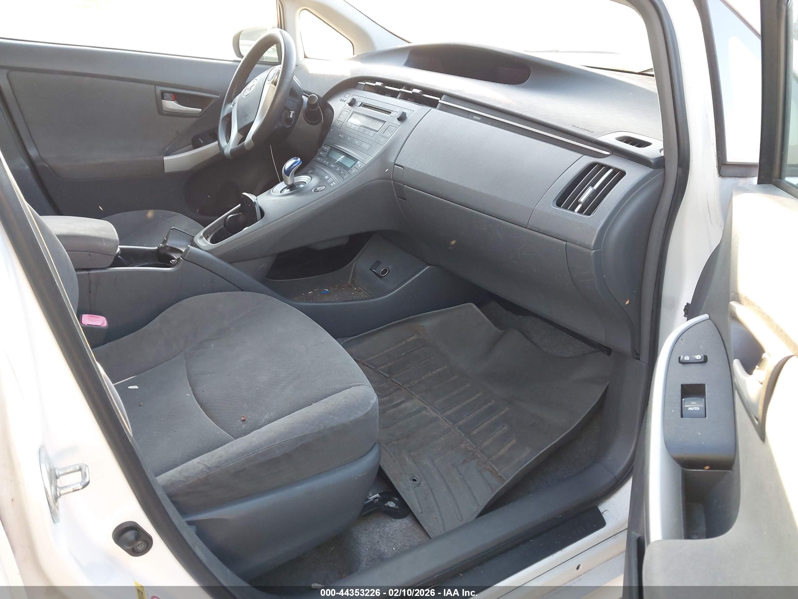 TOYOTA PRIUS image 5