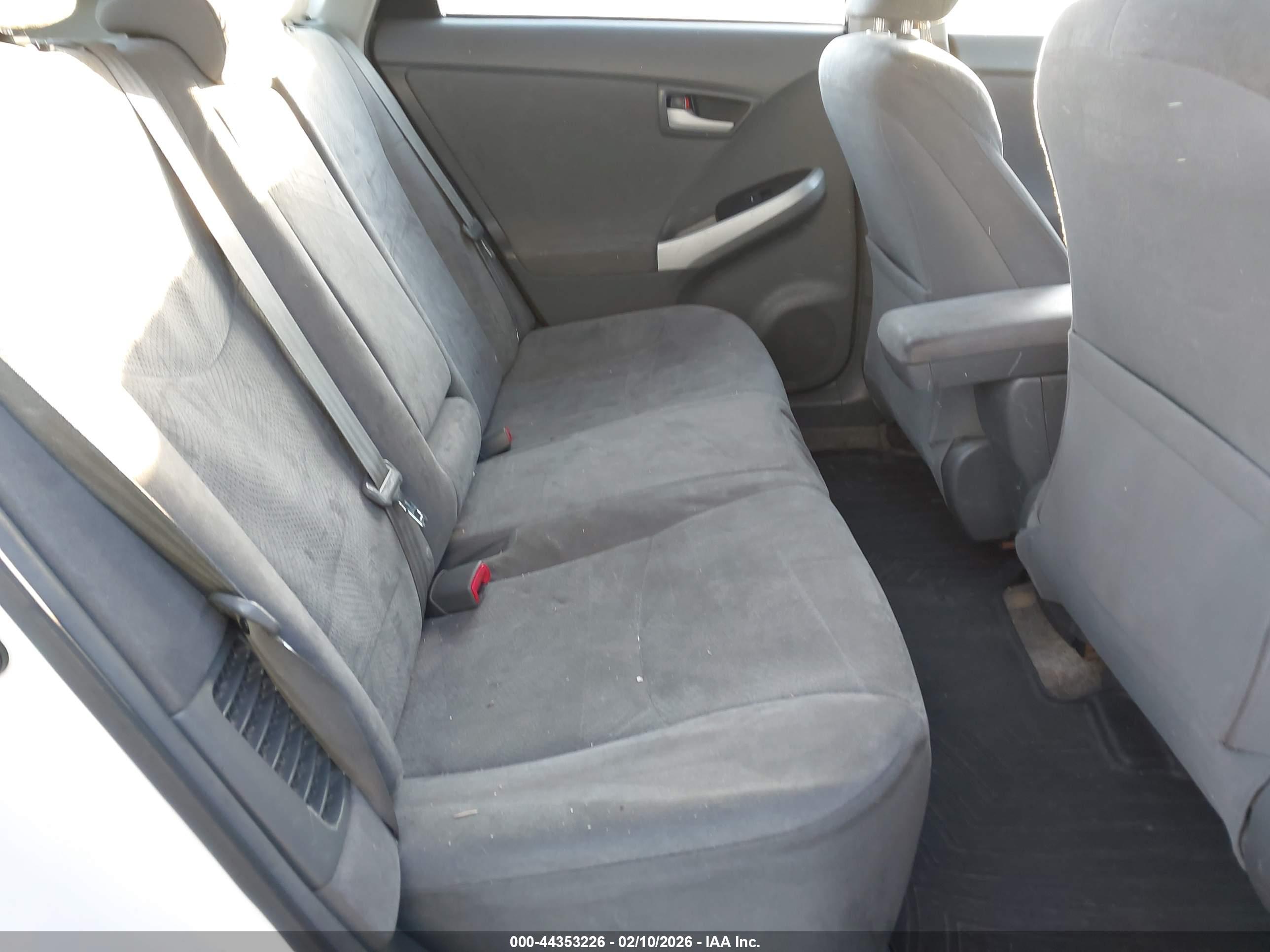 TOYOTA PRIUS image 8