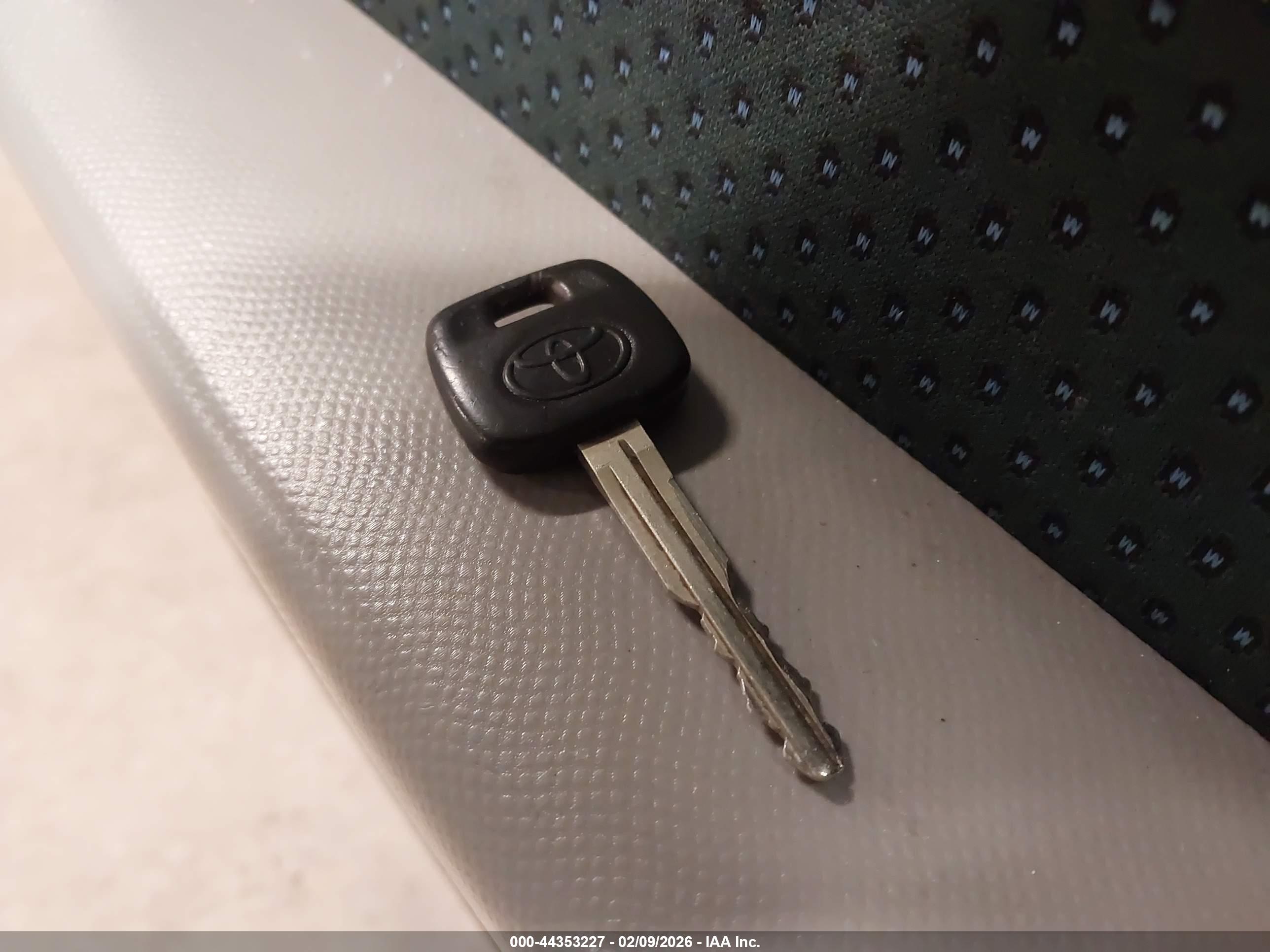 TOYOTA YARIS image 11