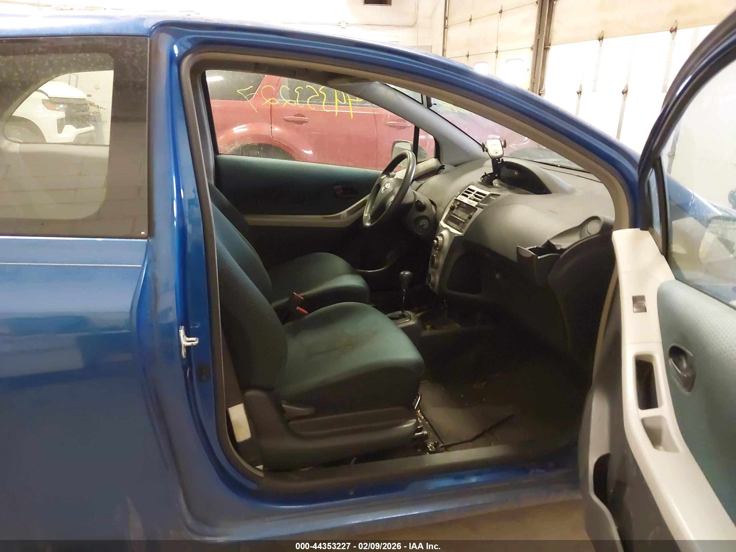 TOYOTA YARIS image 5