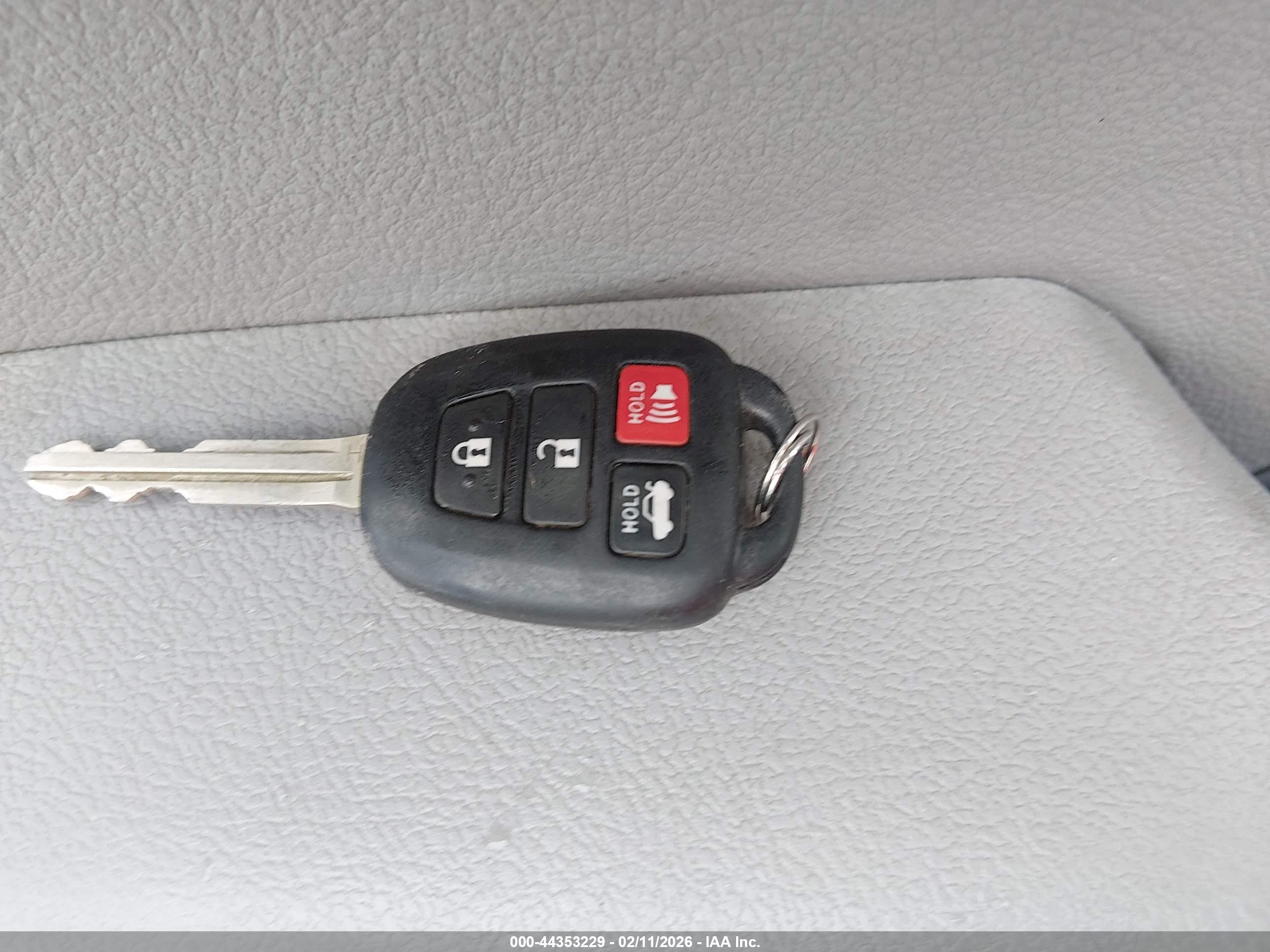 TOYOTA CAMRY image 11