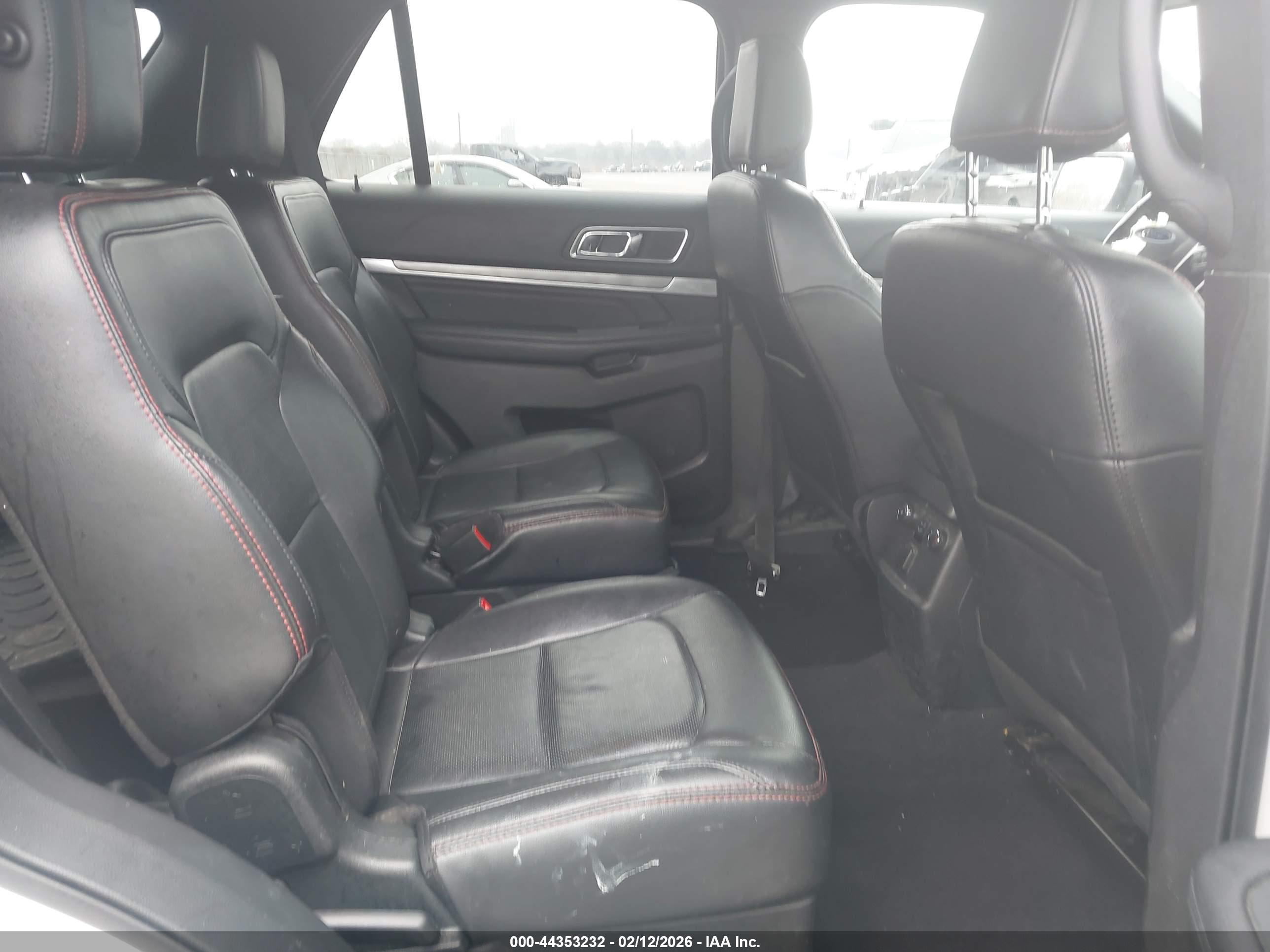 FORD EXPLORER image 8
