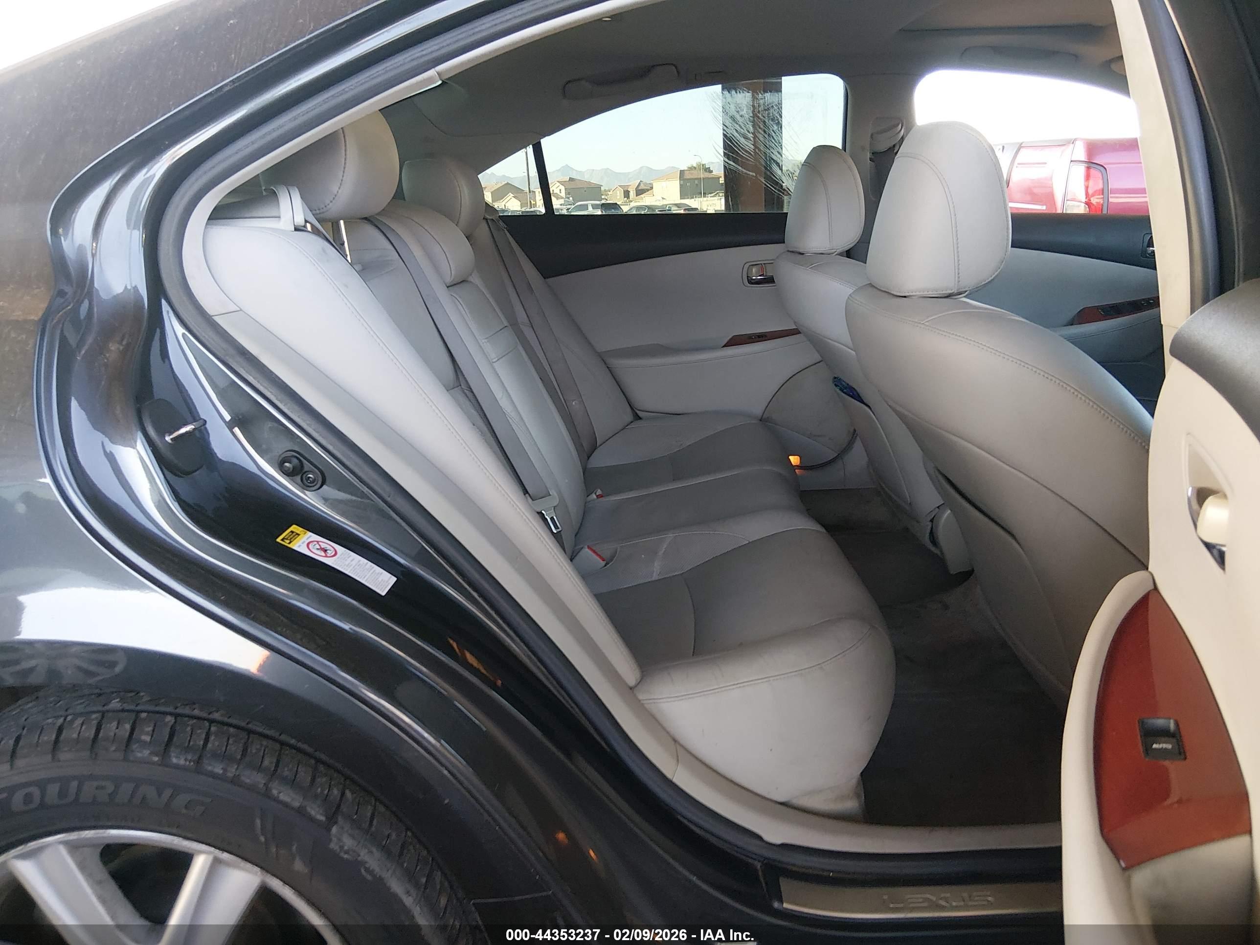 LEXUS ES image 8