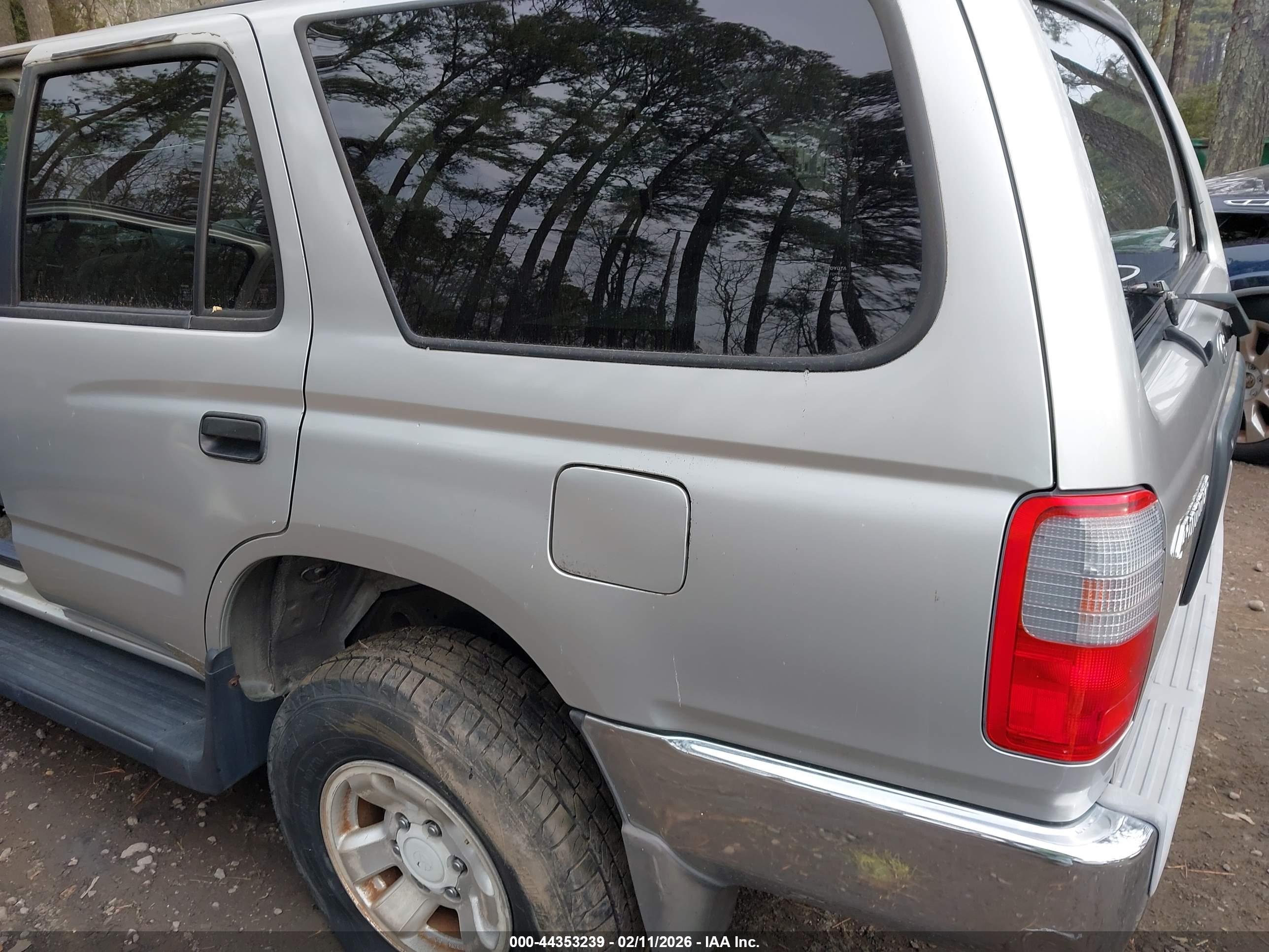 TOYOTA 4RUNNER image 6