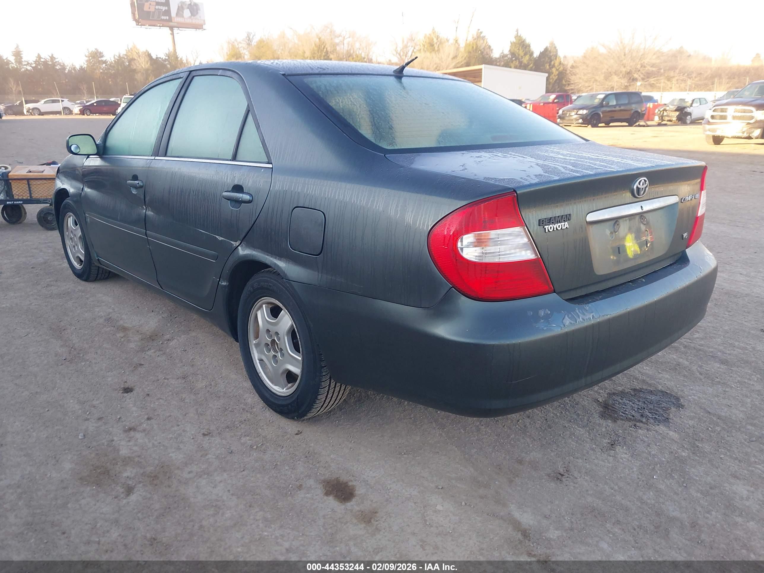 TOYOTA CAMRY image 3