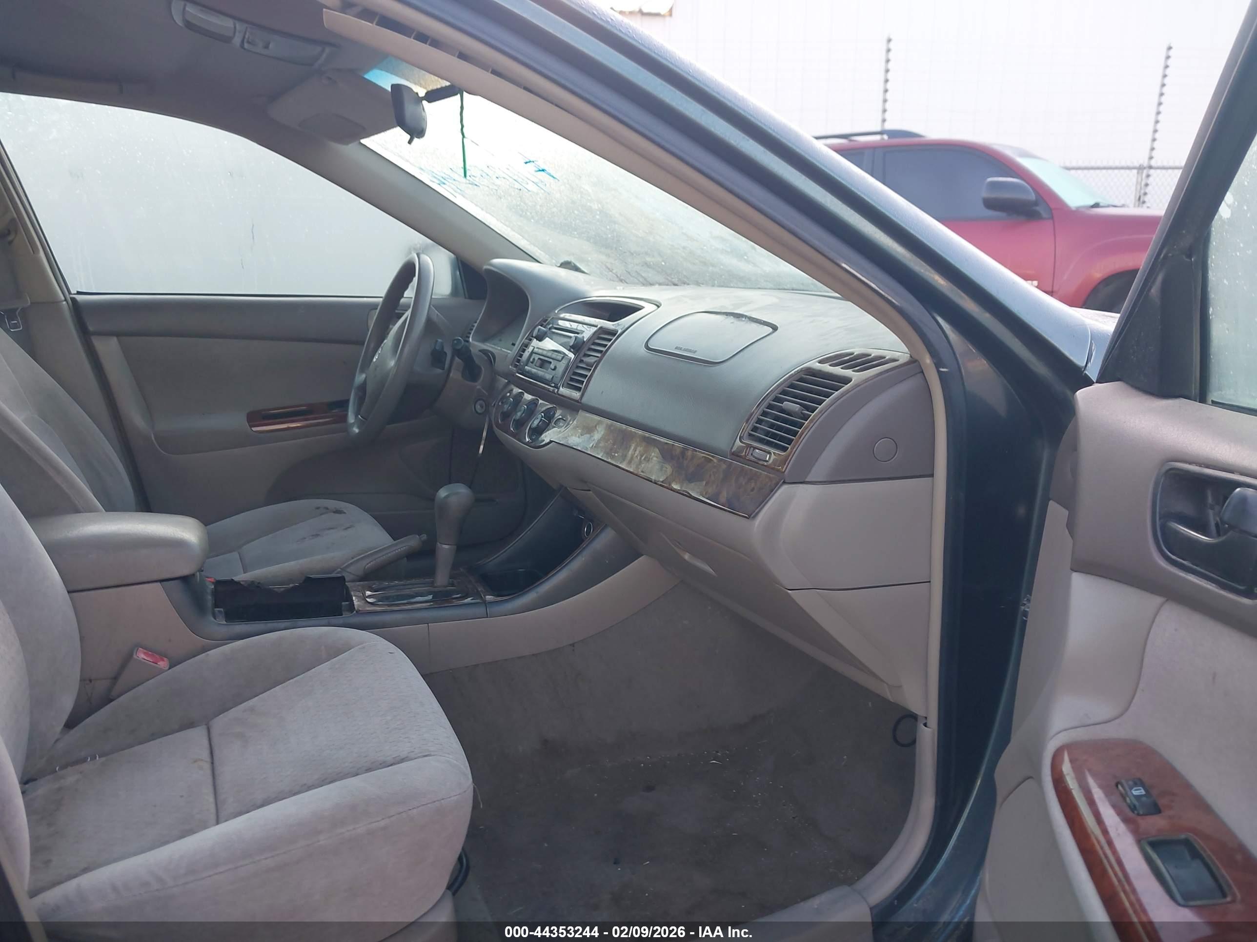 TOYOTA CAMRY image 5
