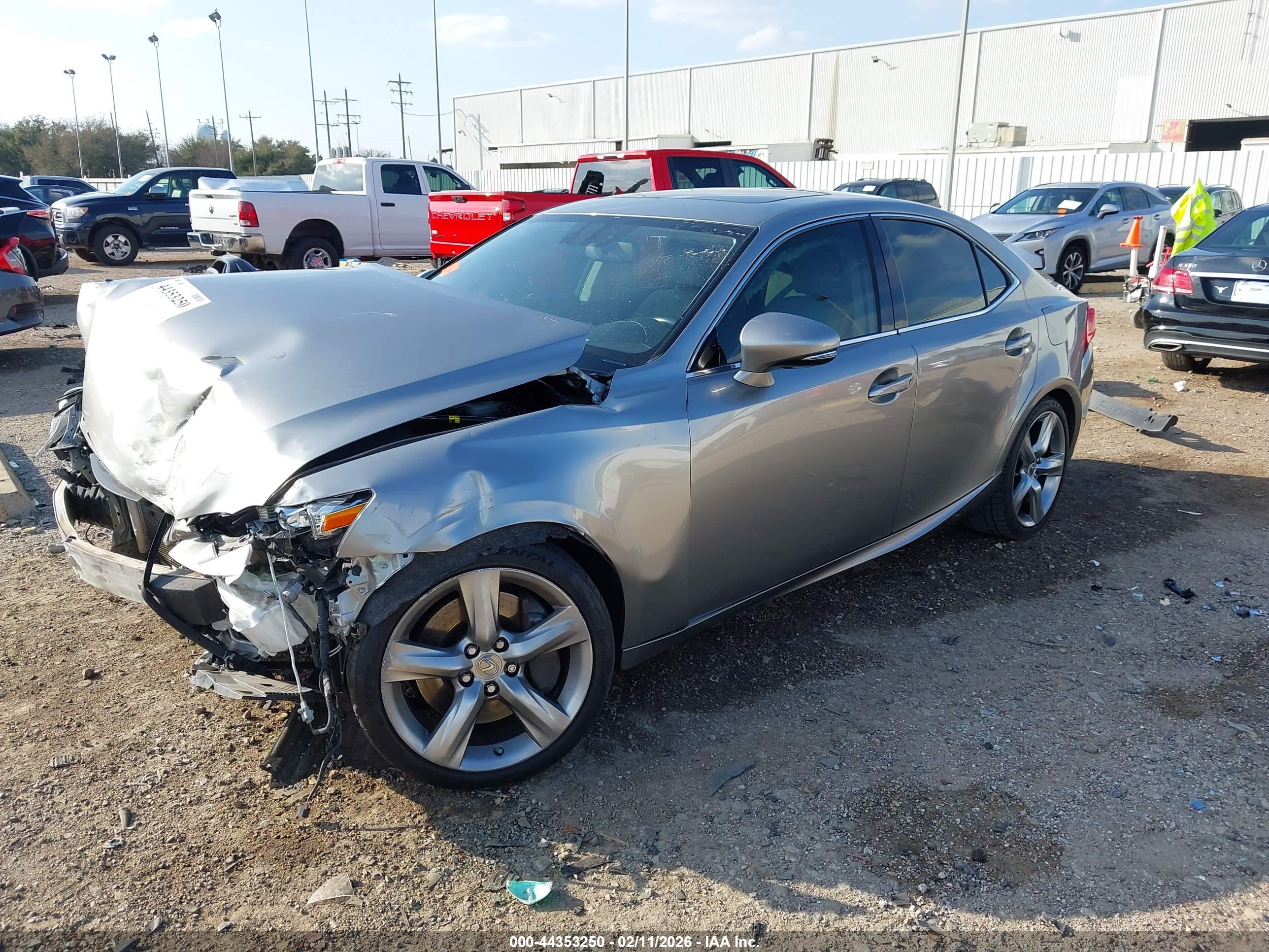 LEXUS IS image 2