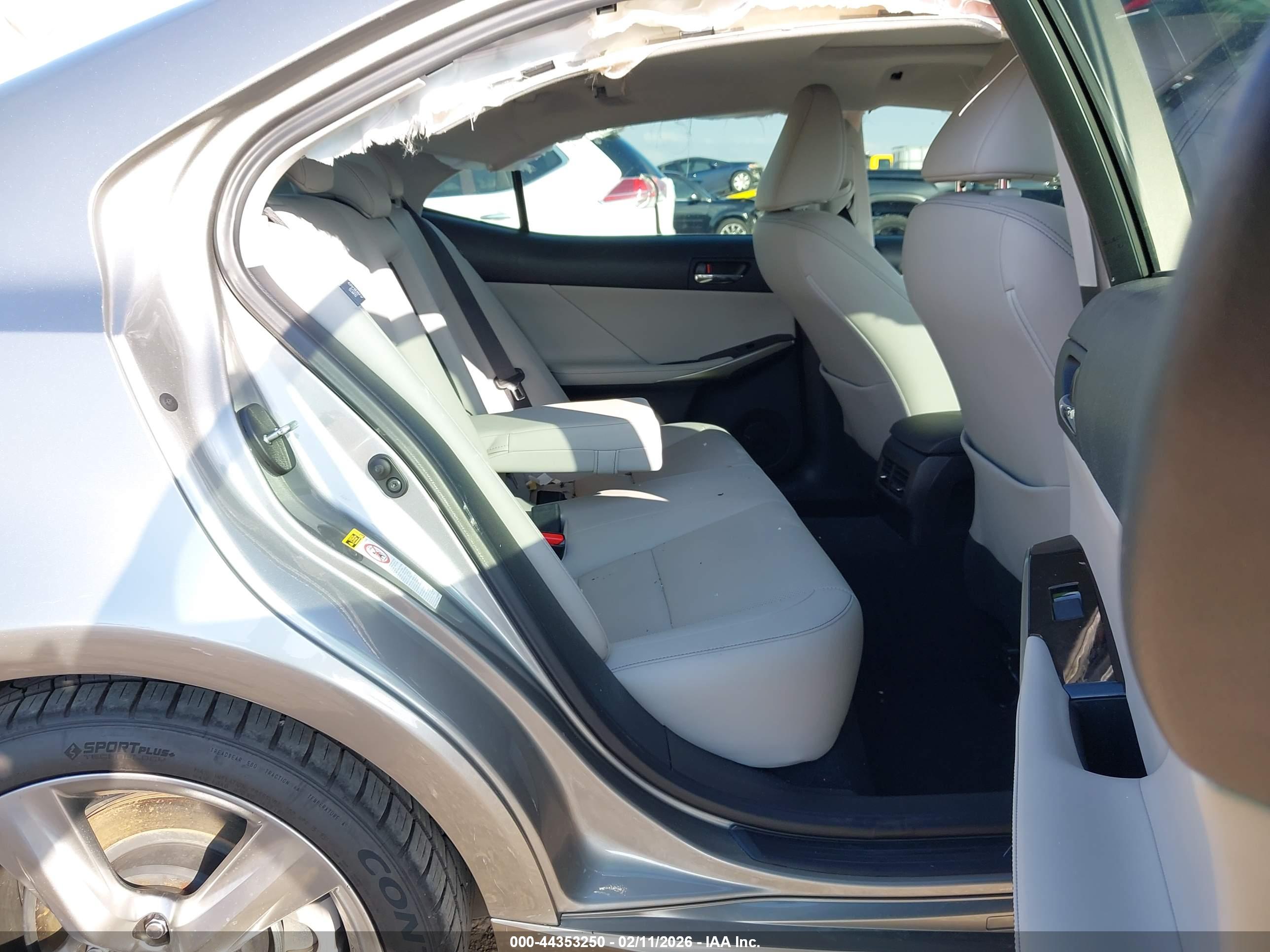 LEXUS IS image 8