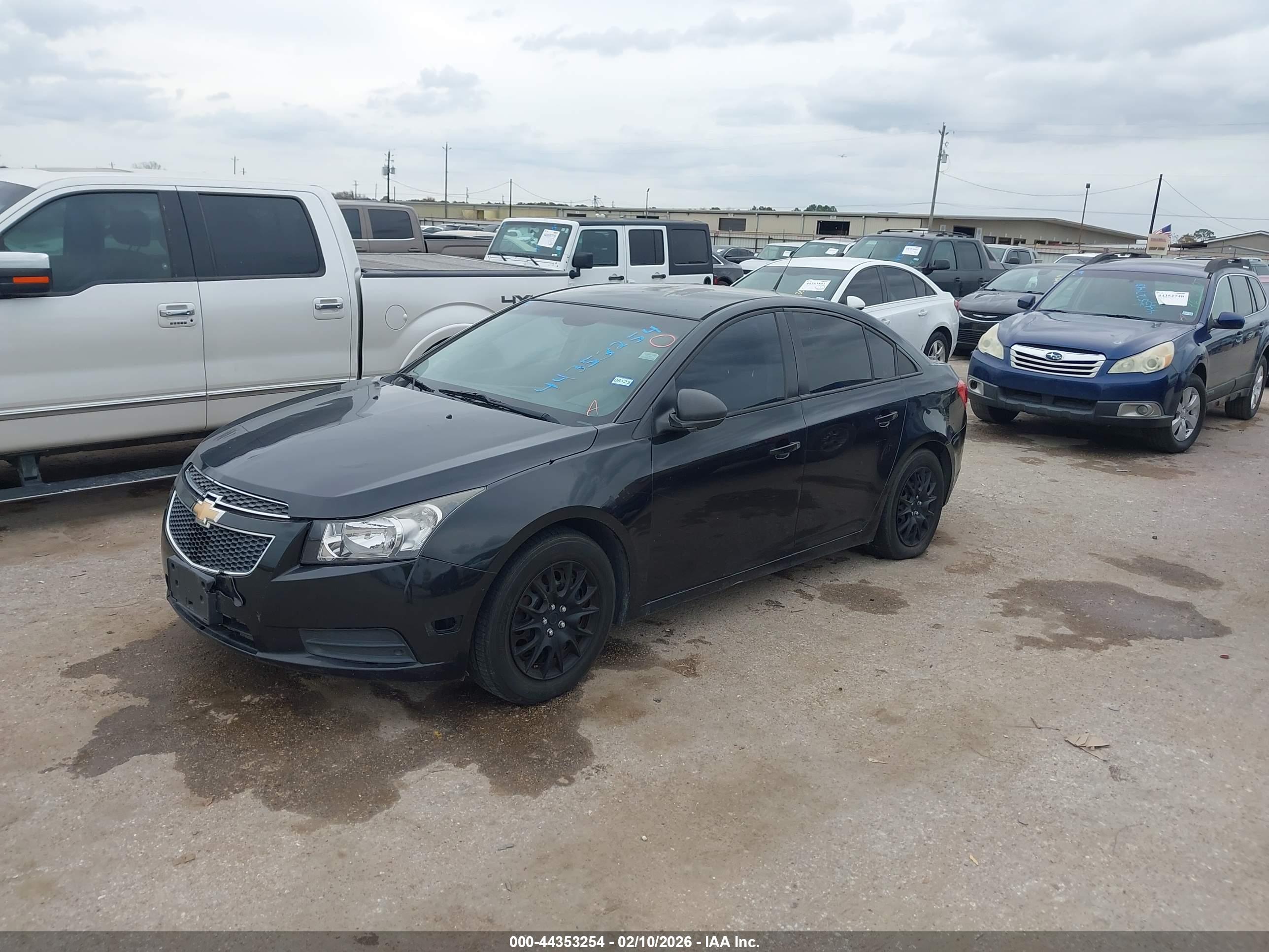 CHEVROLET CRUZE image 2