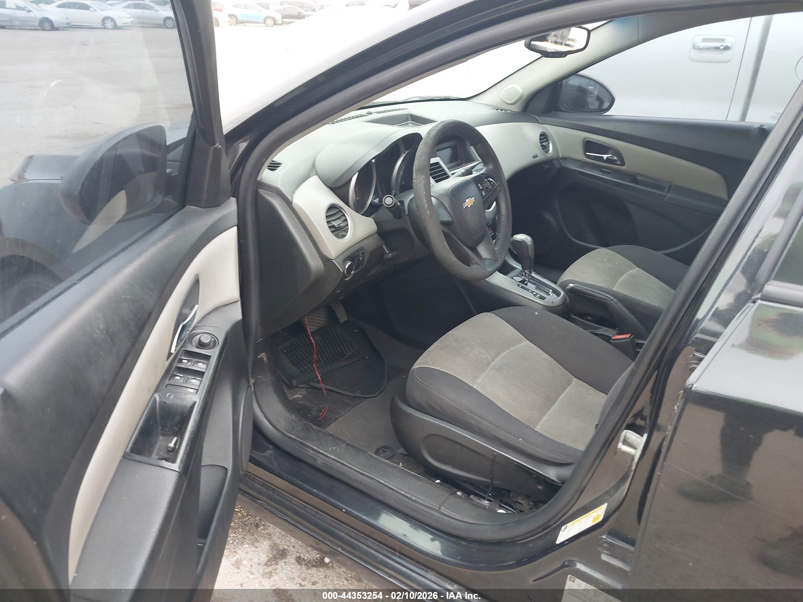 CHEVROLET CRUZE image 5