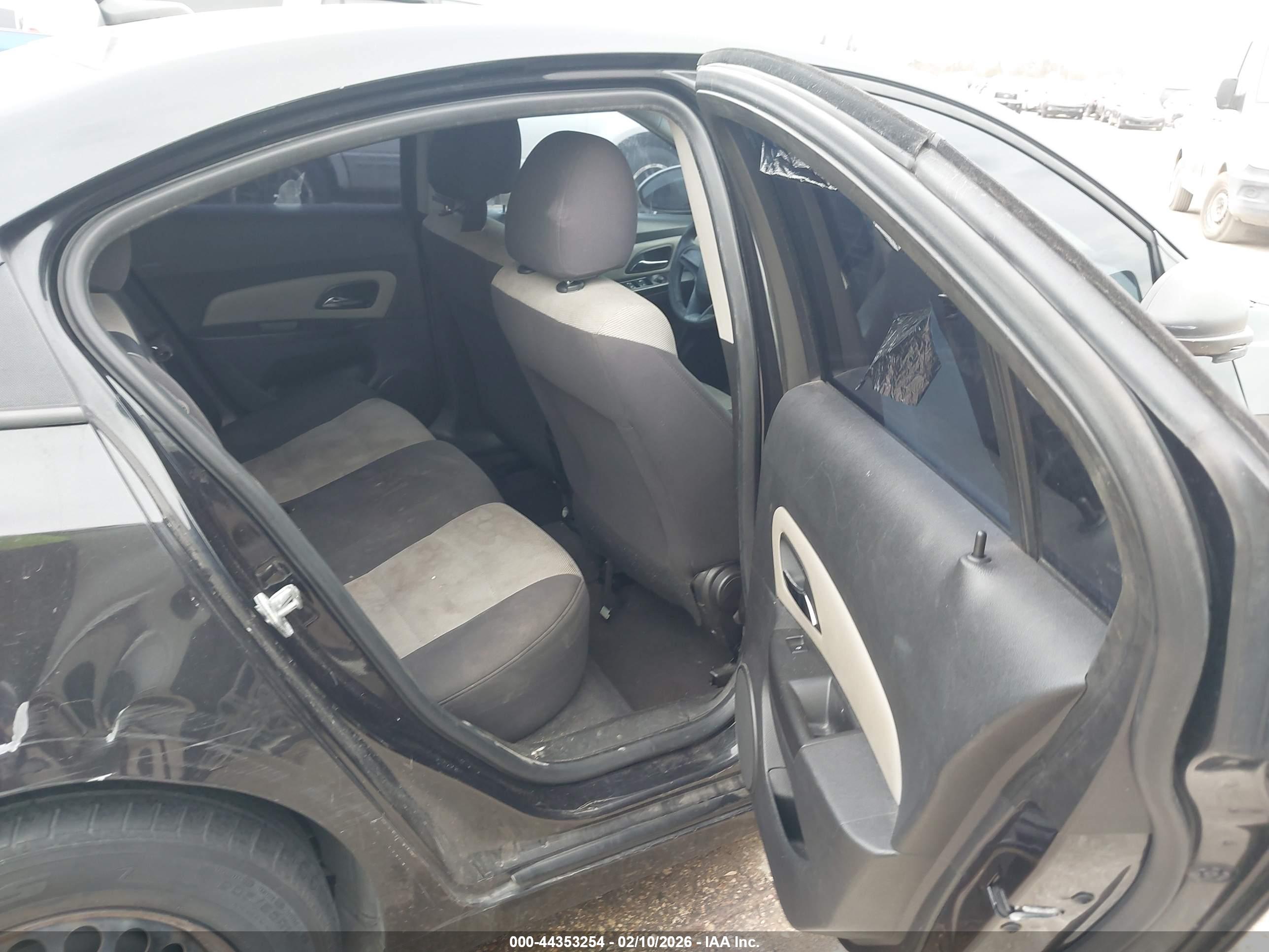 CHEVROLET CRUZE image 8