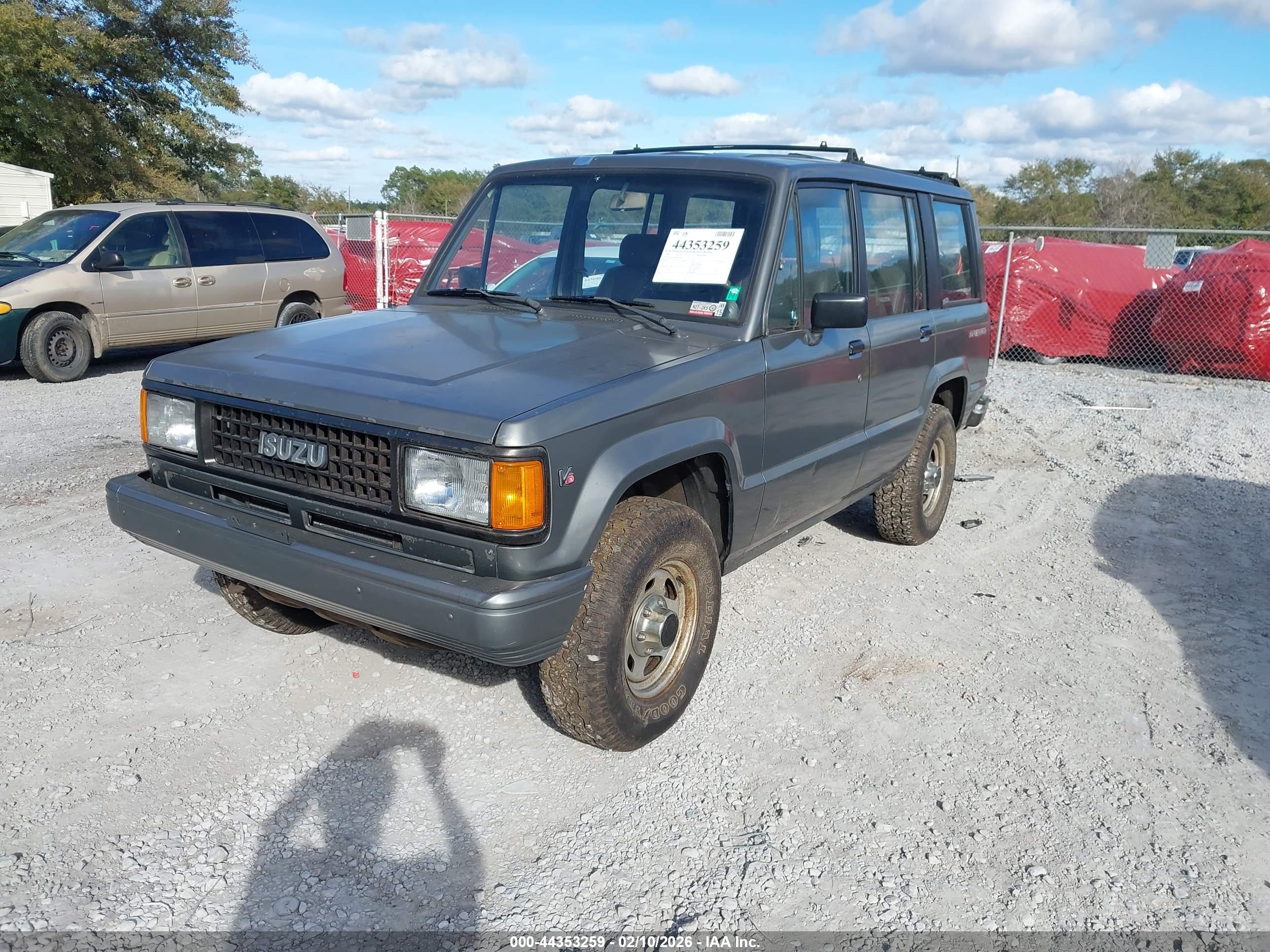 ISUZU TROOPER image 2