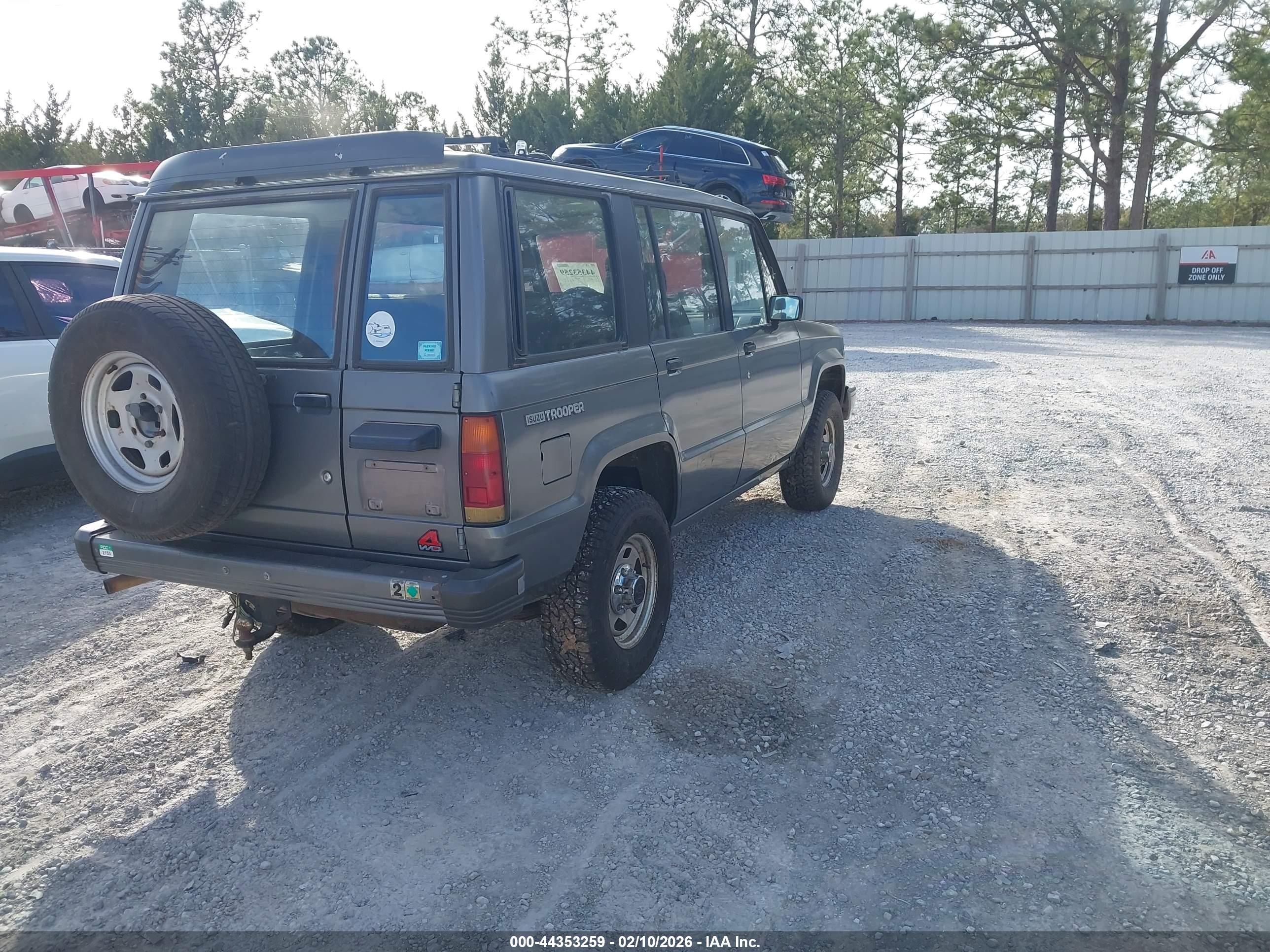 ISUZU TROOPER image 4