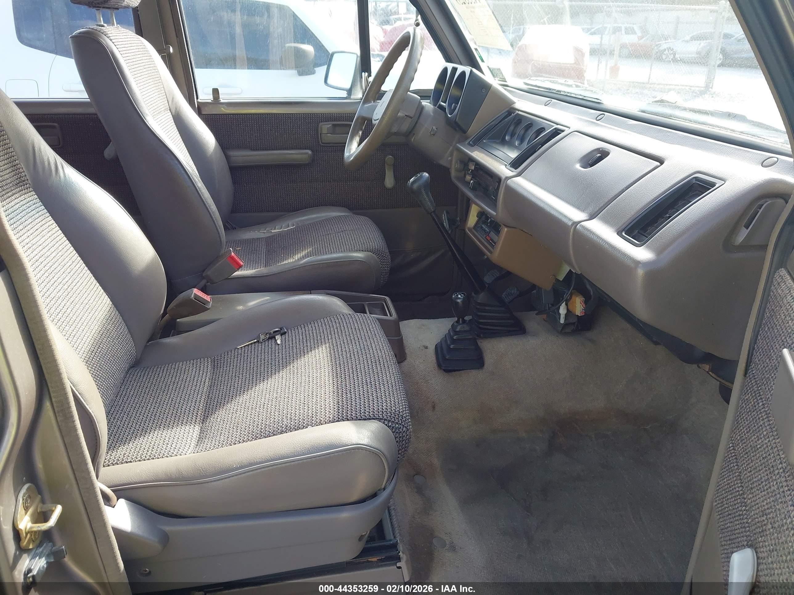ISUZU TROOPER image 5