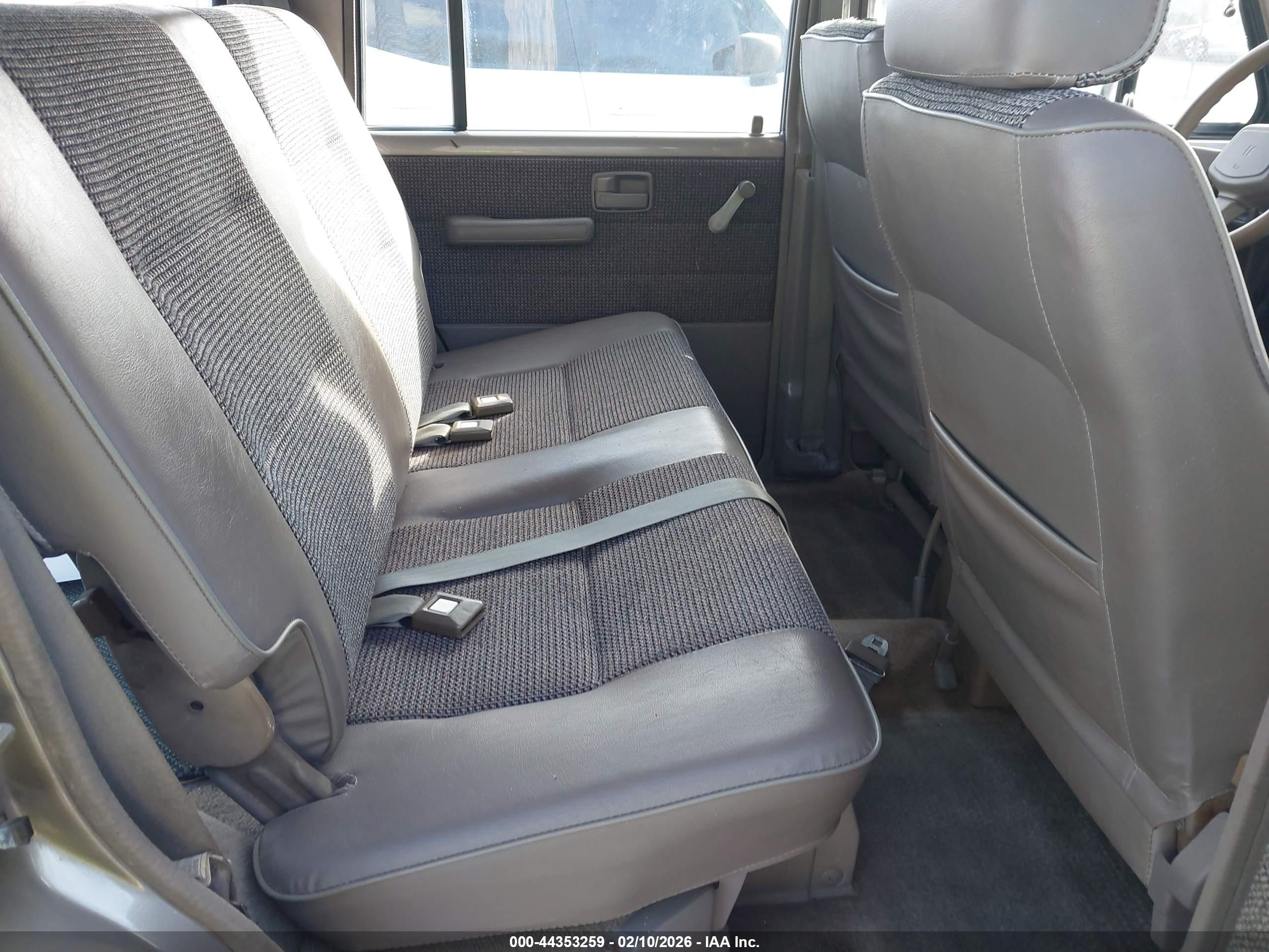 ISUZU TROOPER image 8