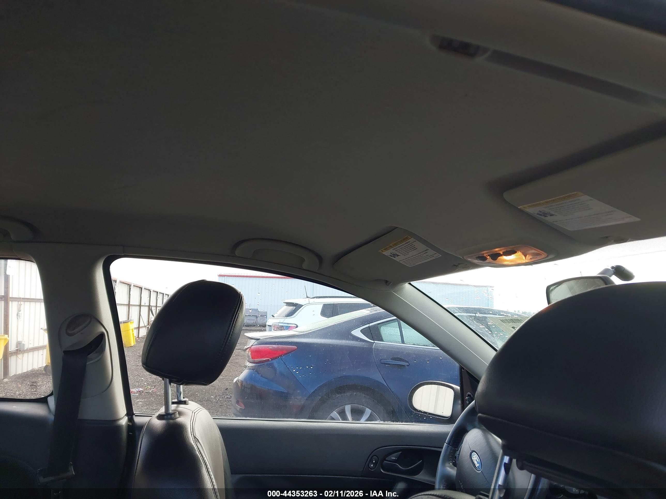 FORD FOCUS image 8