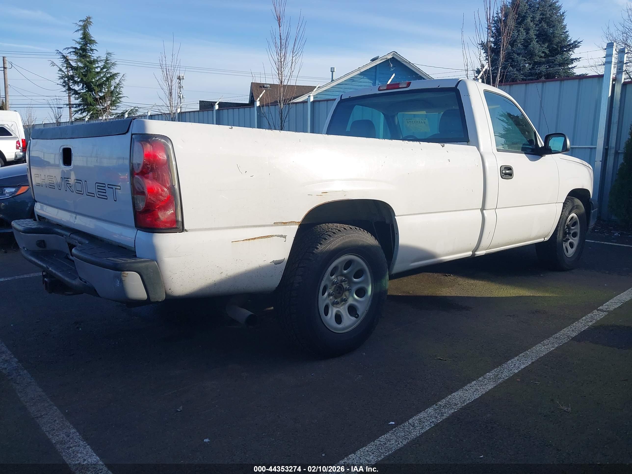 CHEVROLET SILVERADO image 4