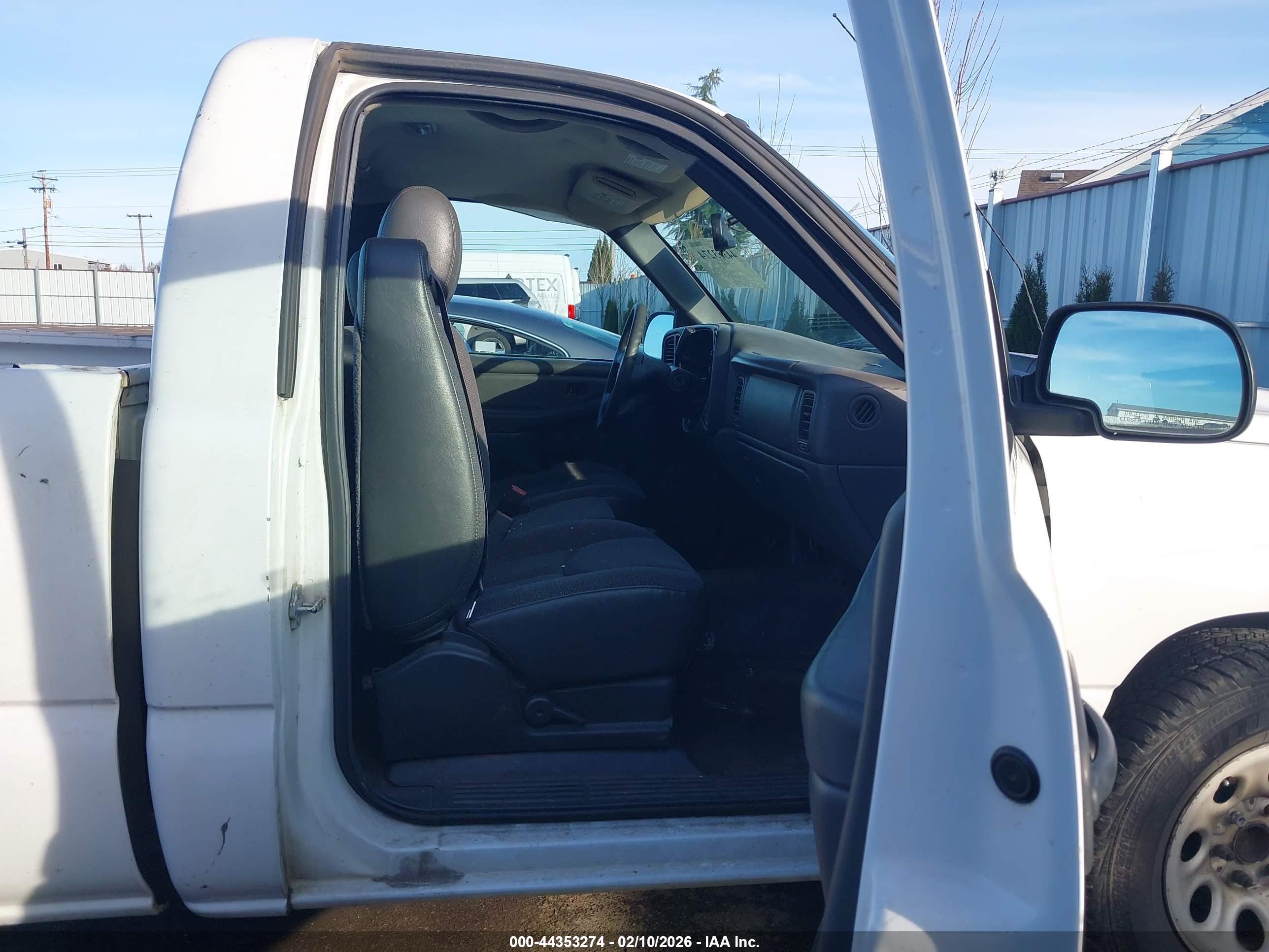 CHEVROLET SILVERADO image 5