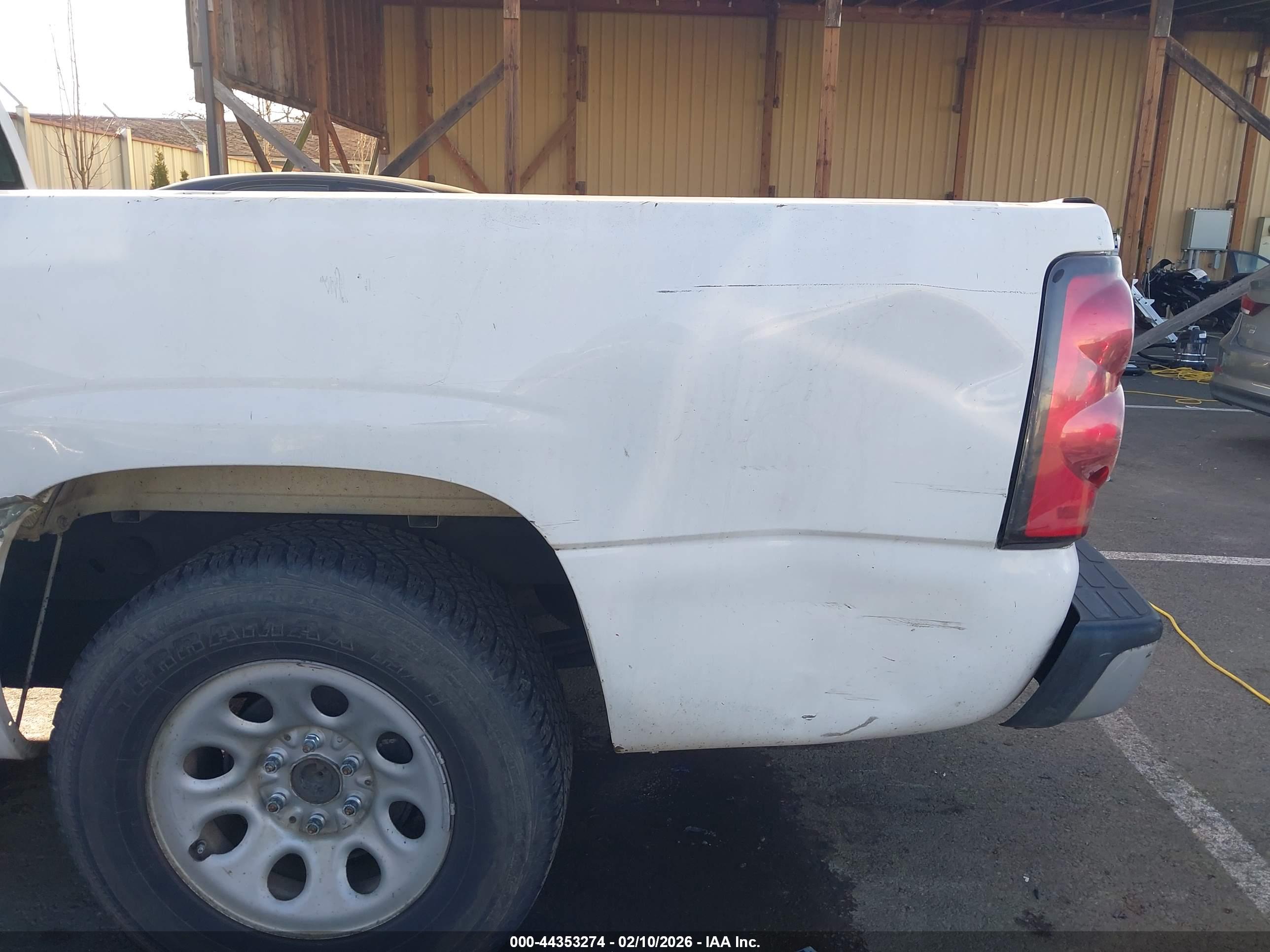 CHEVROLET SILVERADO image 6