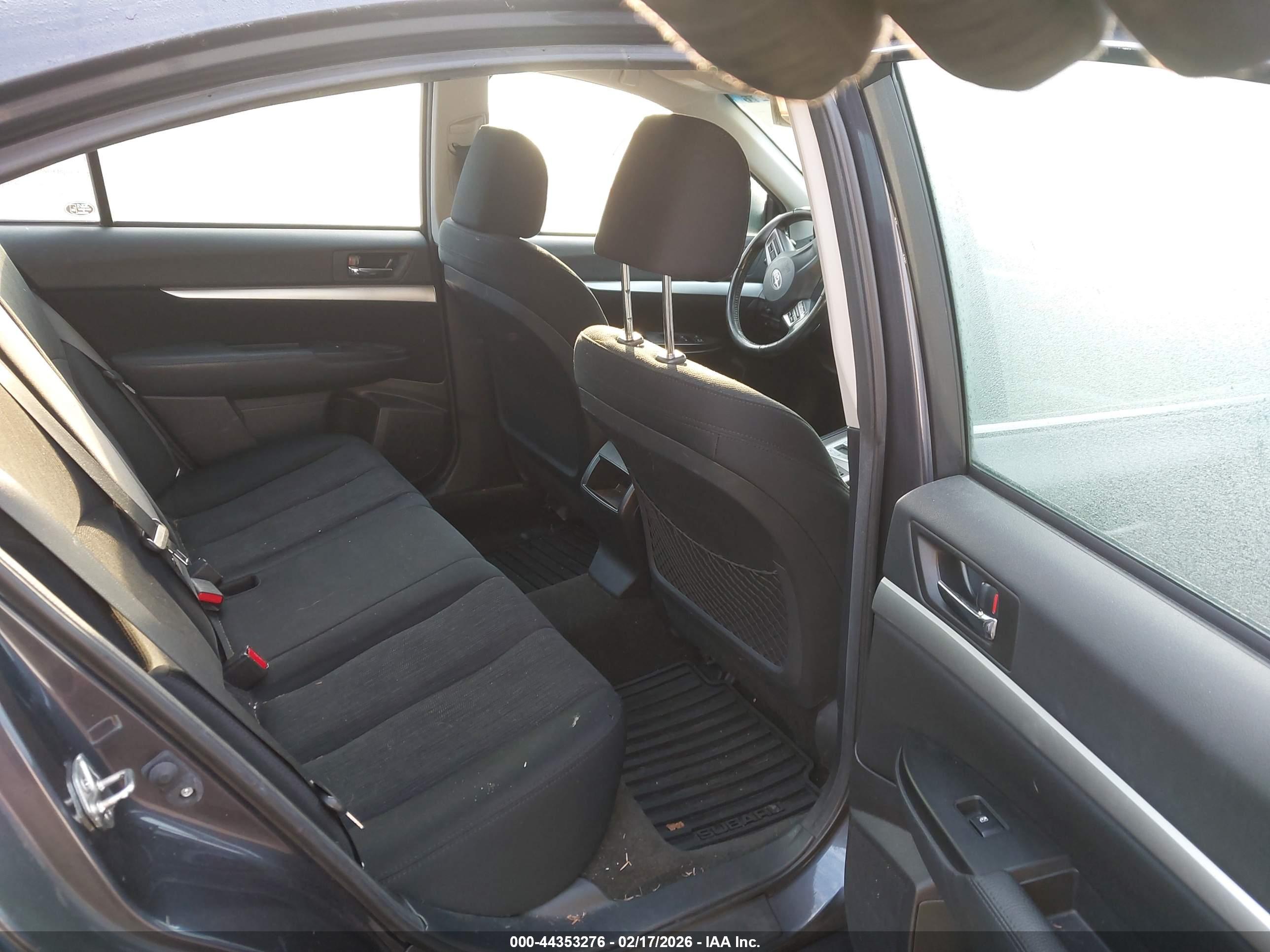 SUBARU LEGACY image 8