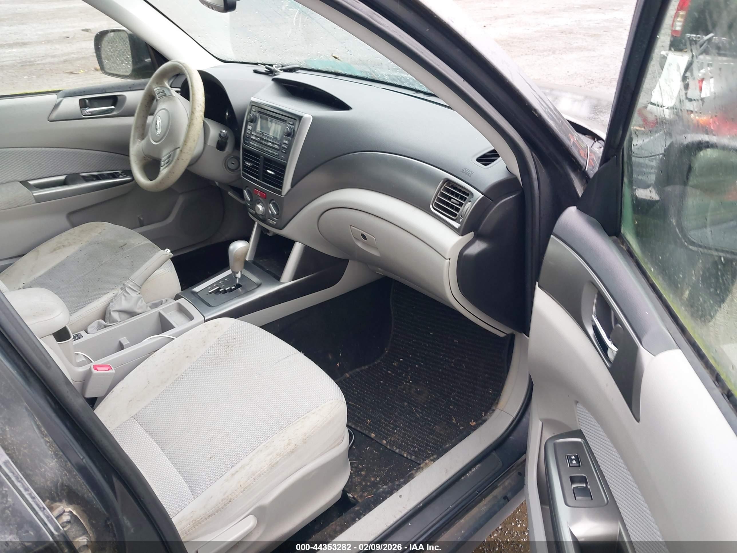SUBARU FORESTER image 5