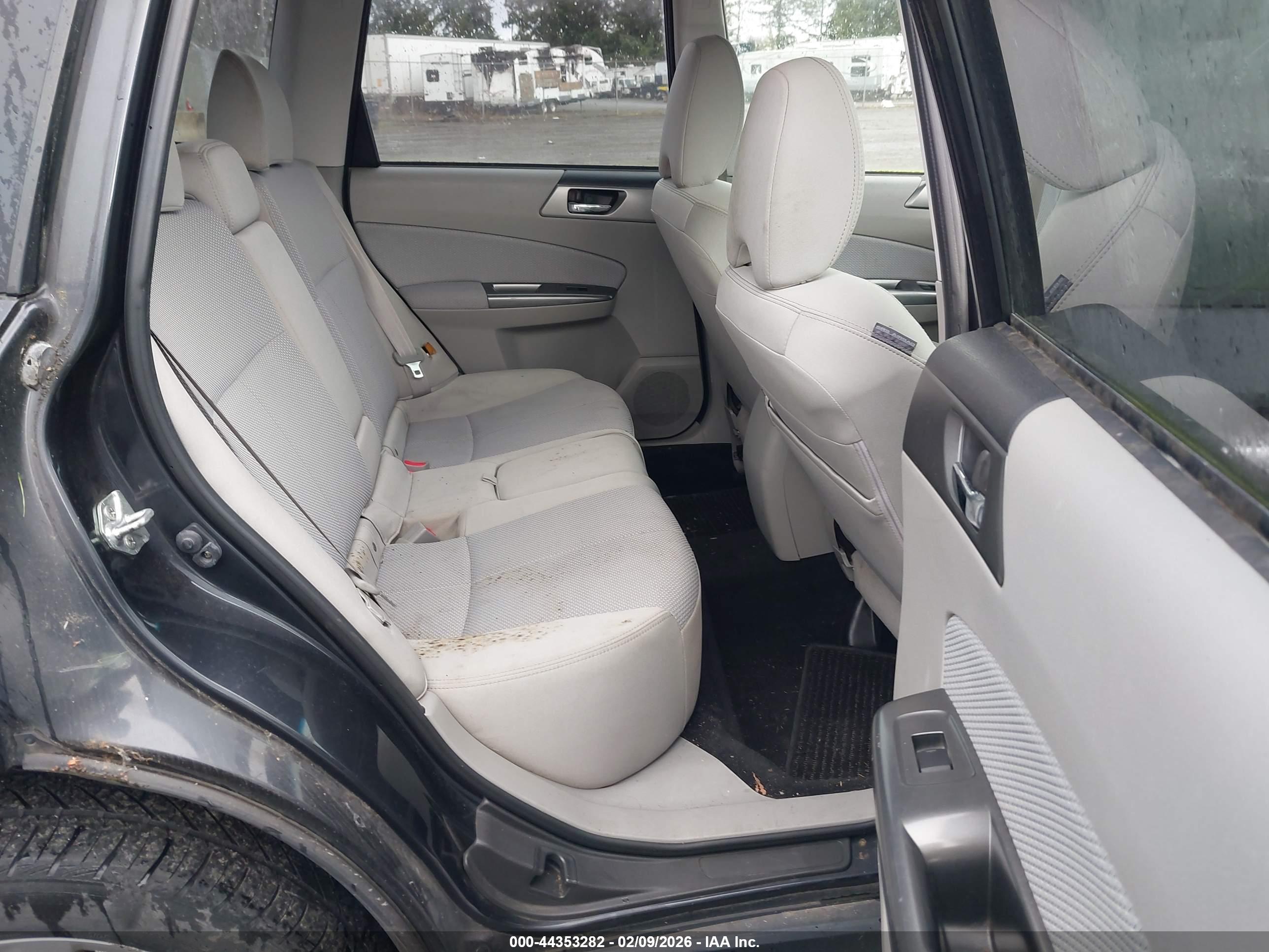 SUBARU FORESTER image 8