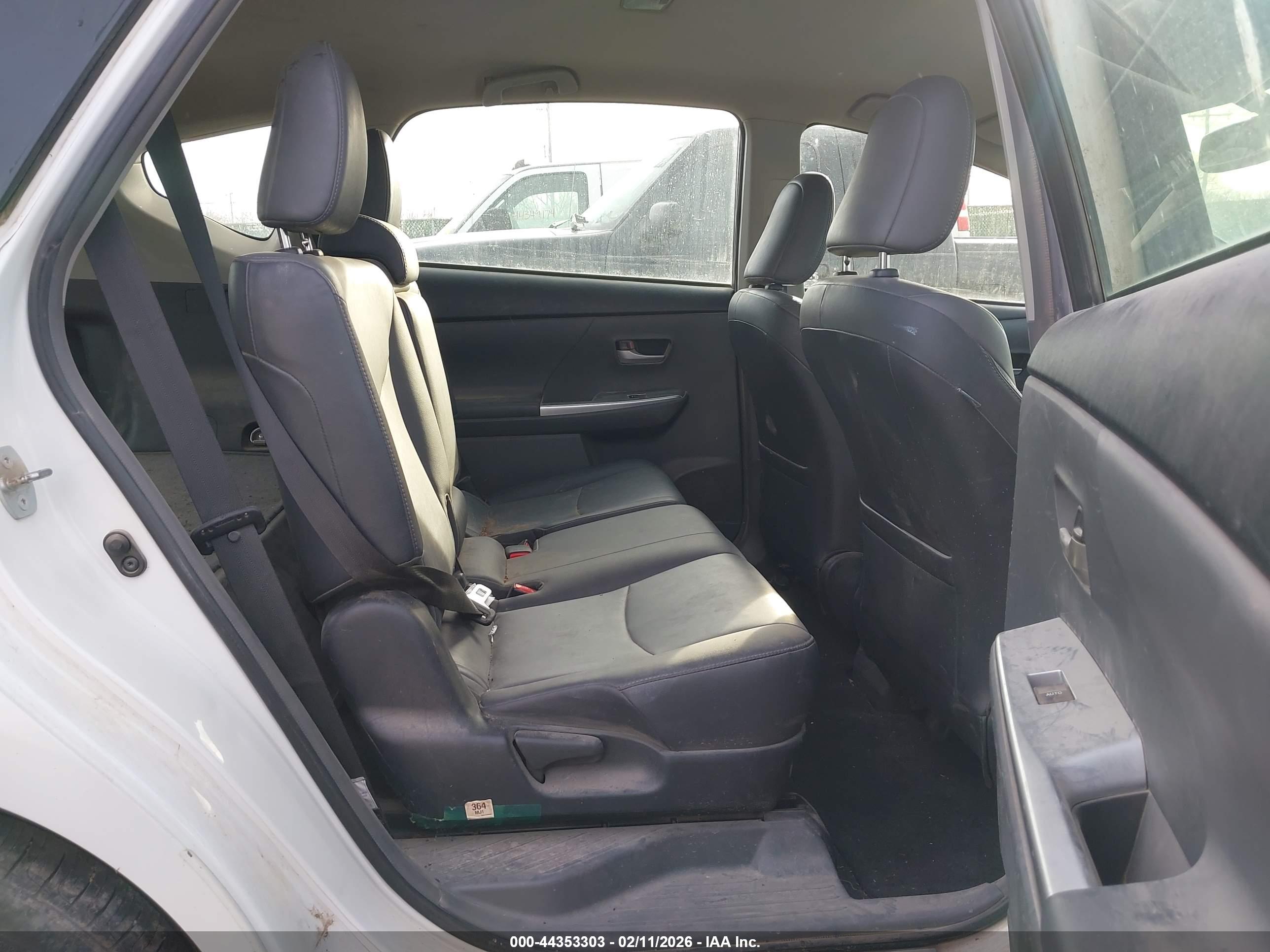 TOYOTA PRIUS image 8