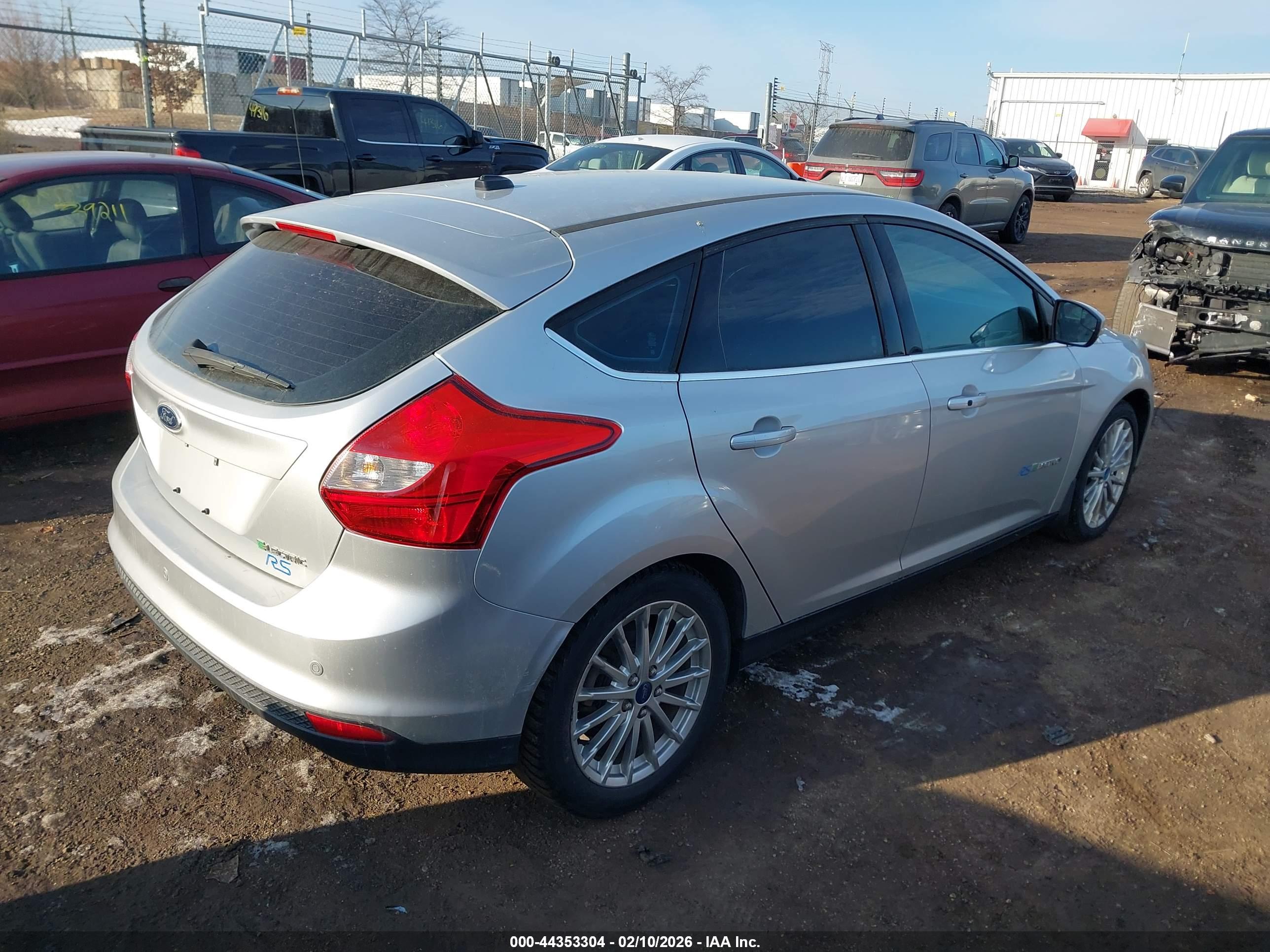 FORD FOCUS image 4