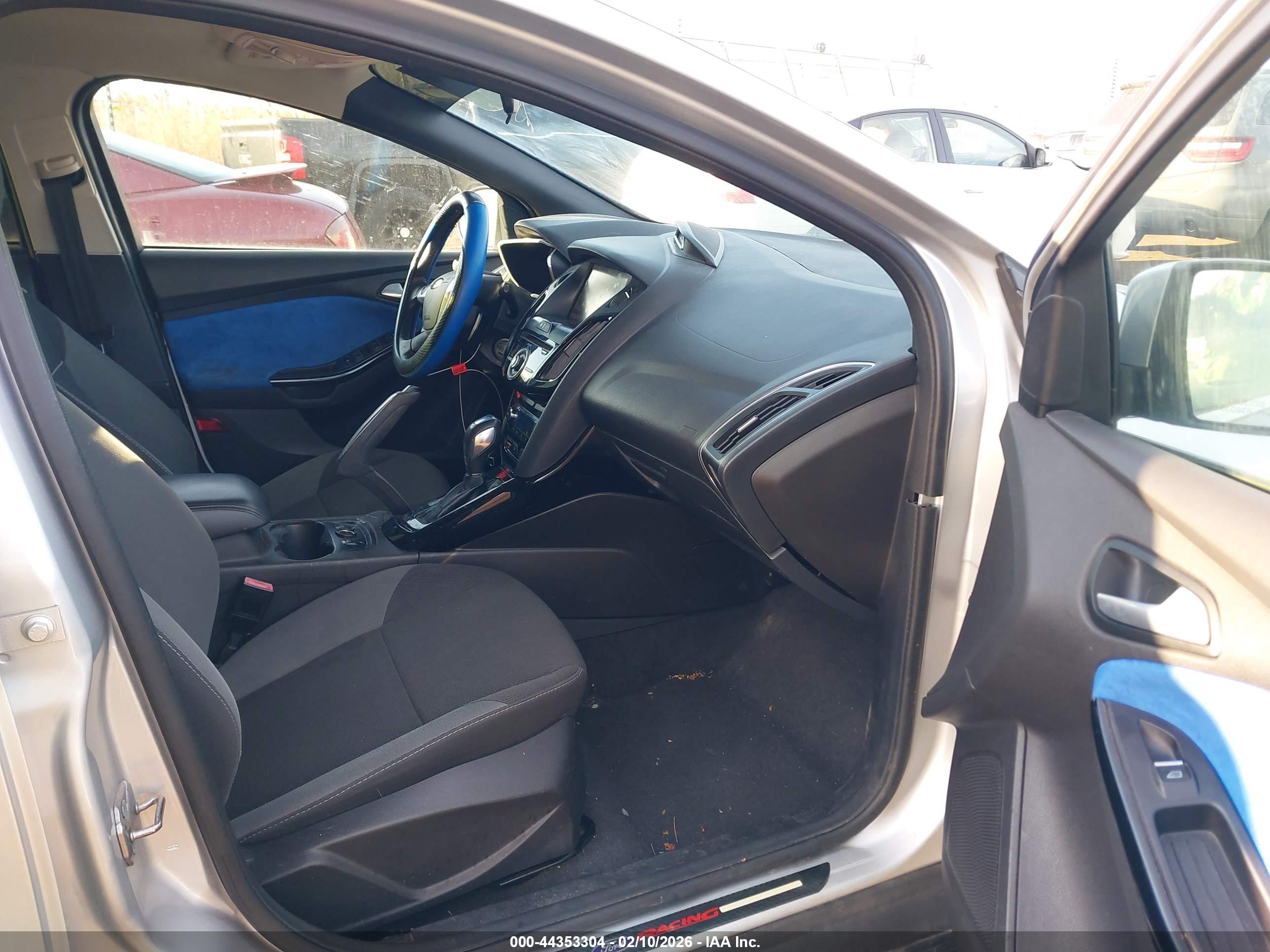 FORD FOCUS image 5
