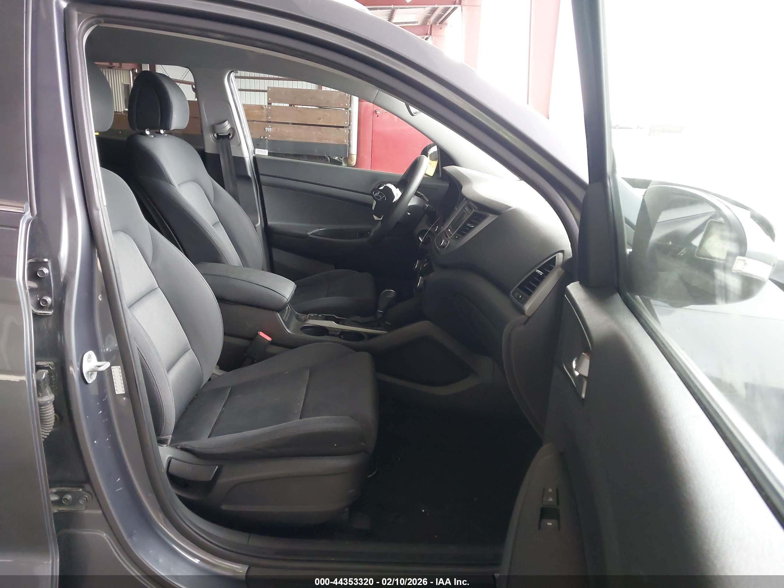 HYUNDAI TUCSON image 5