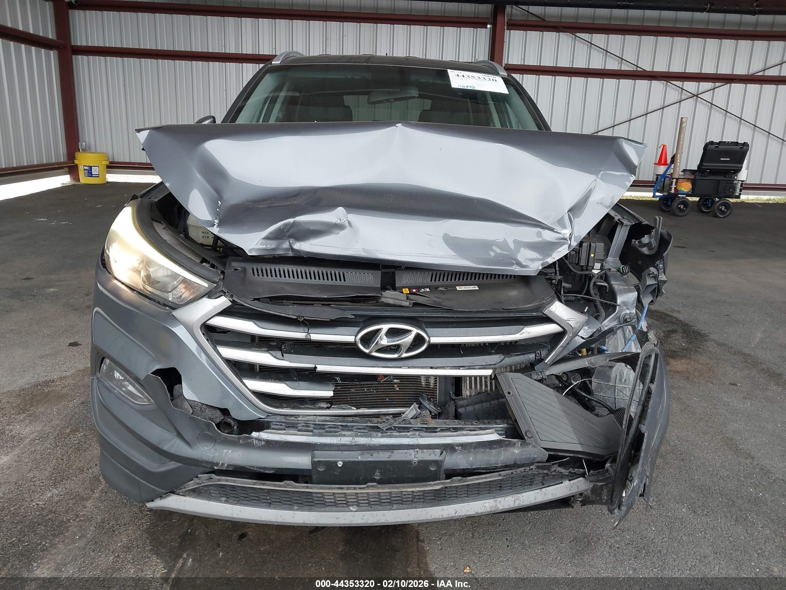 HYUNDAI TUCSON image 6