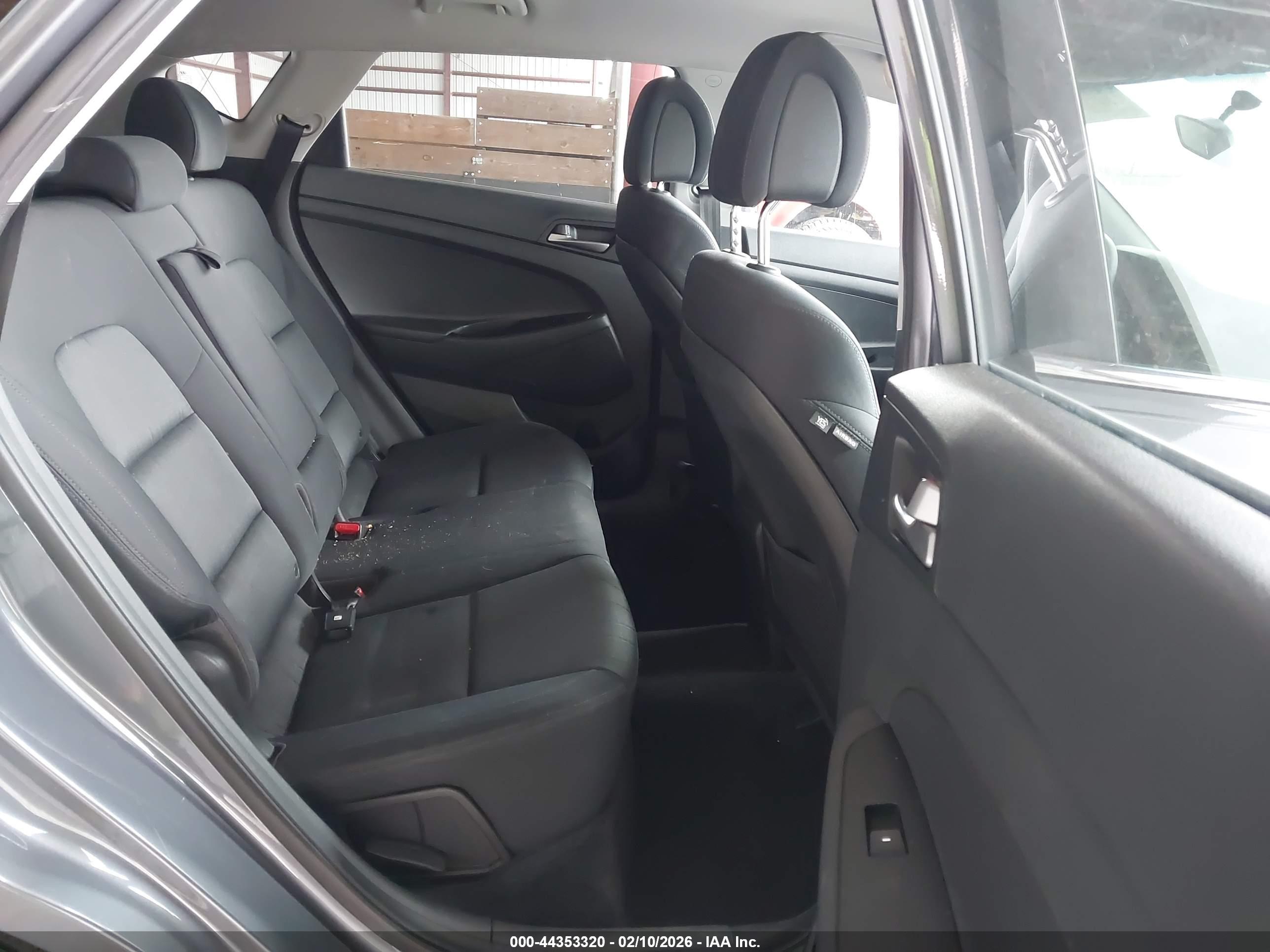 HYUNDAI TUCSON image 8