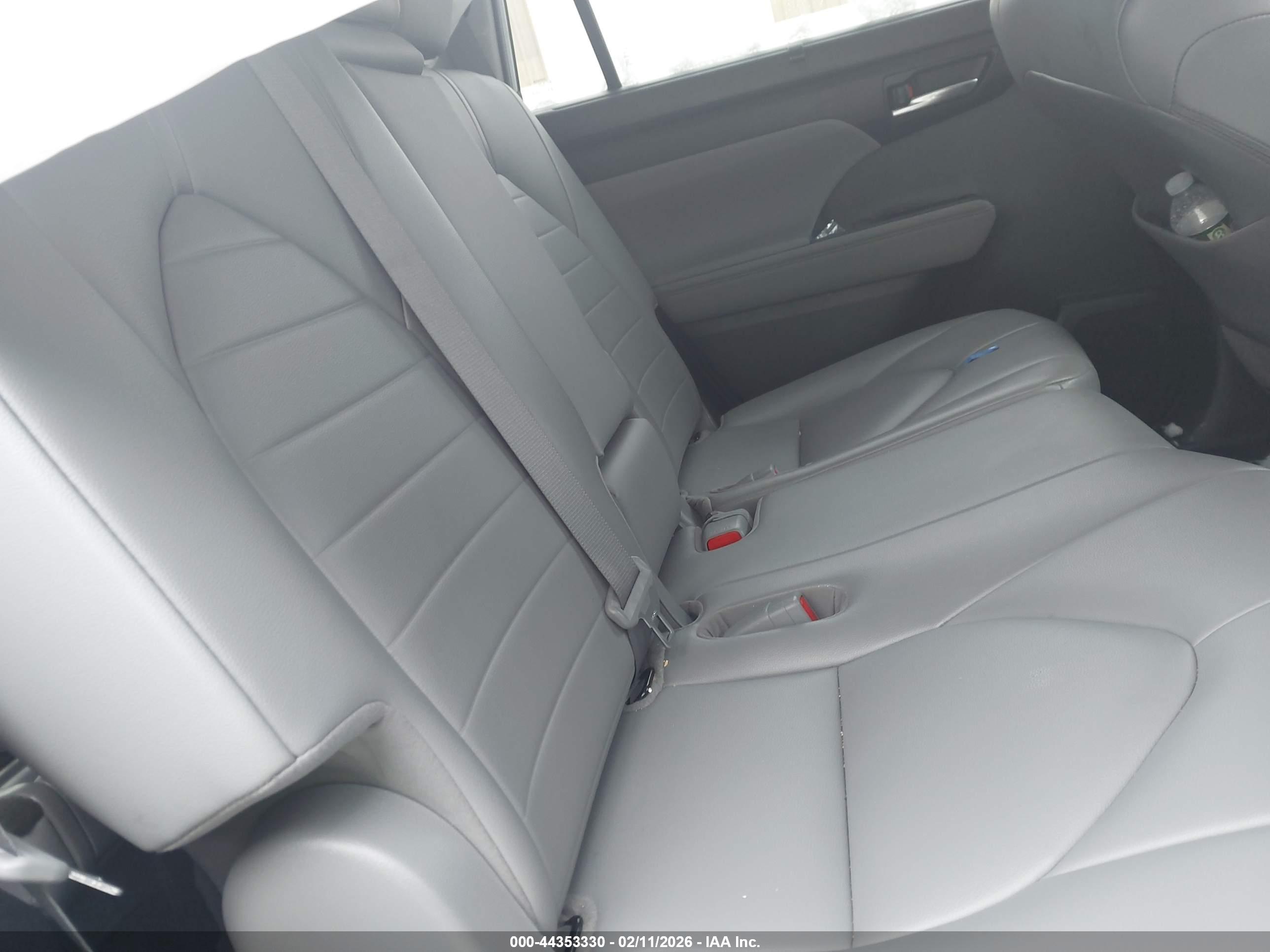 TOYOTA HIGHLANDER image 8