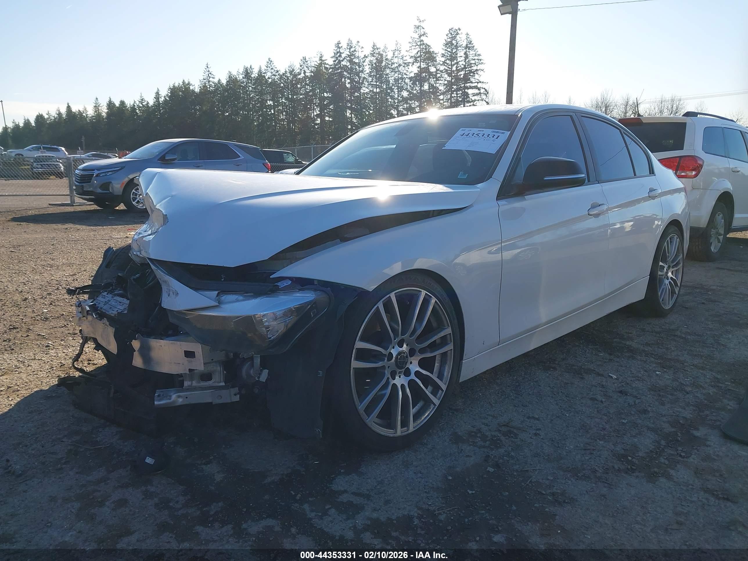 BMW 320I image 2