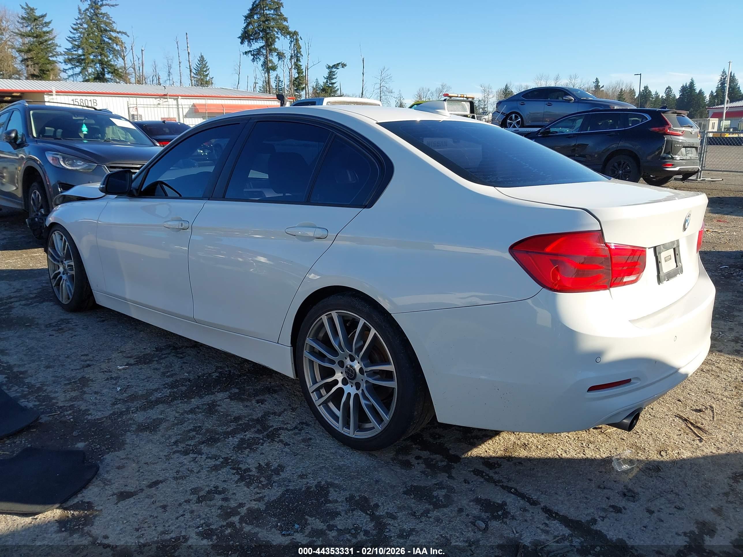 BMW 320I image 3