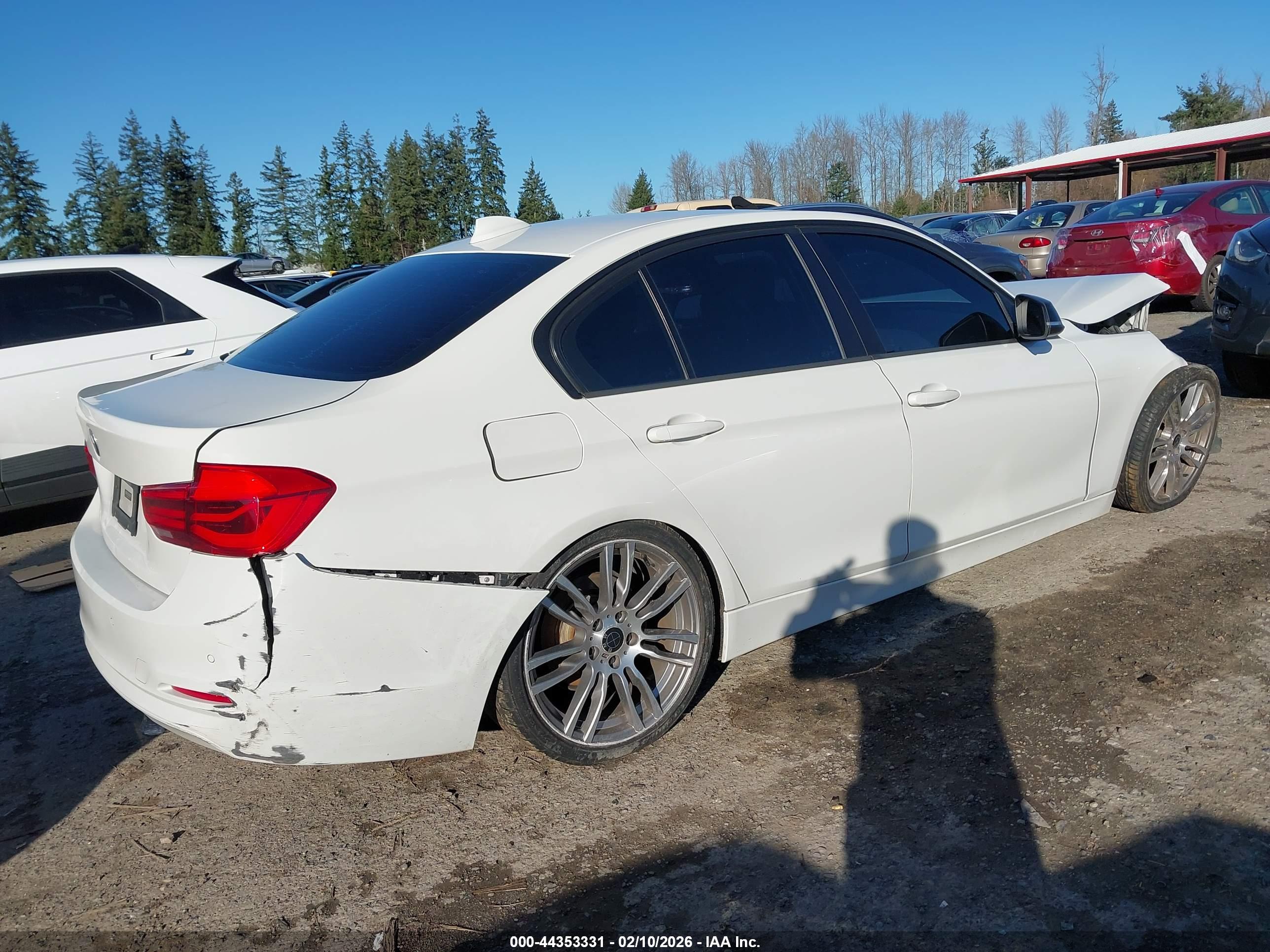 BMW 320I image 4