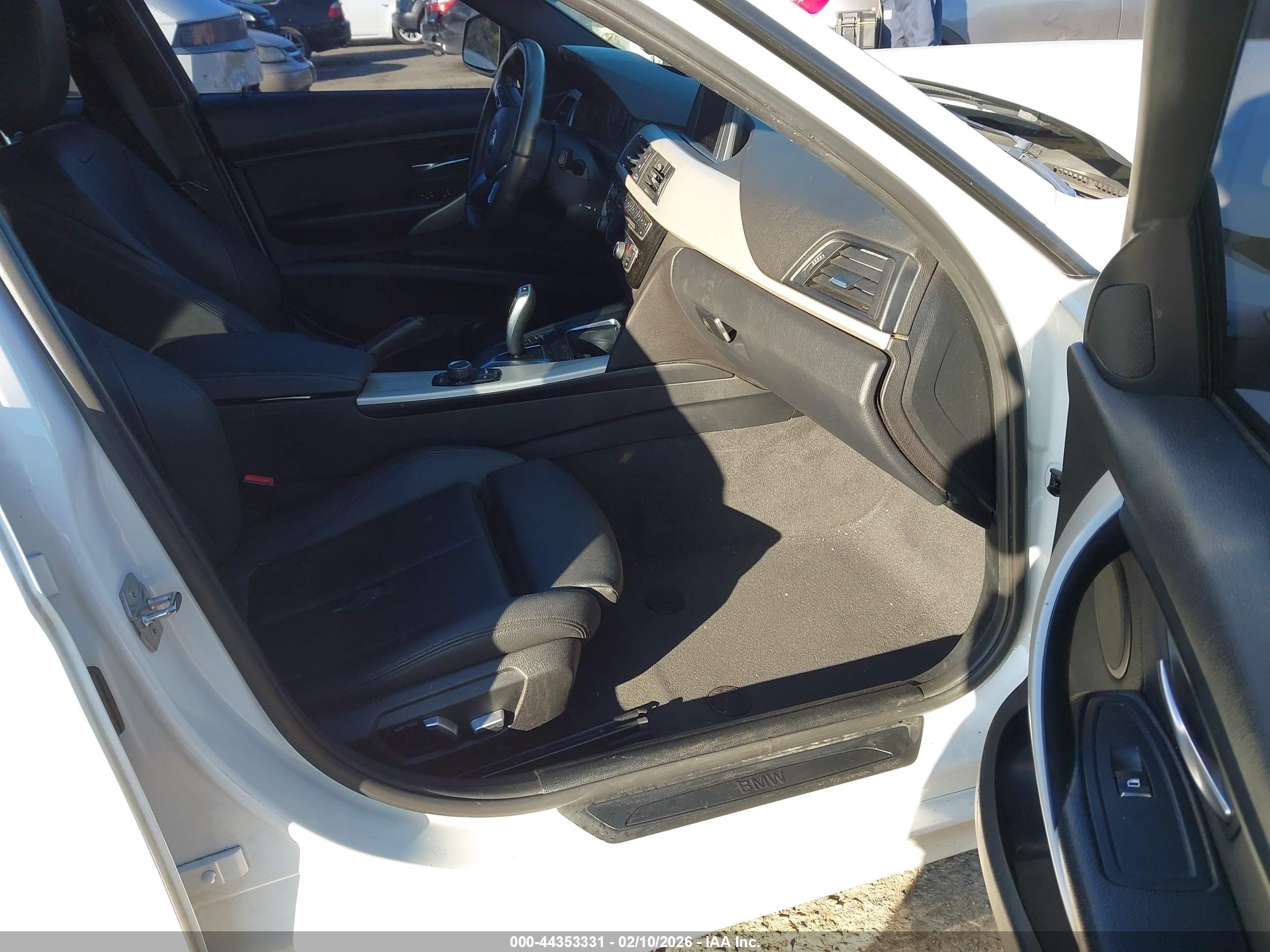 BMW 320I image 5