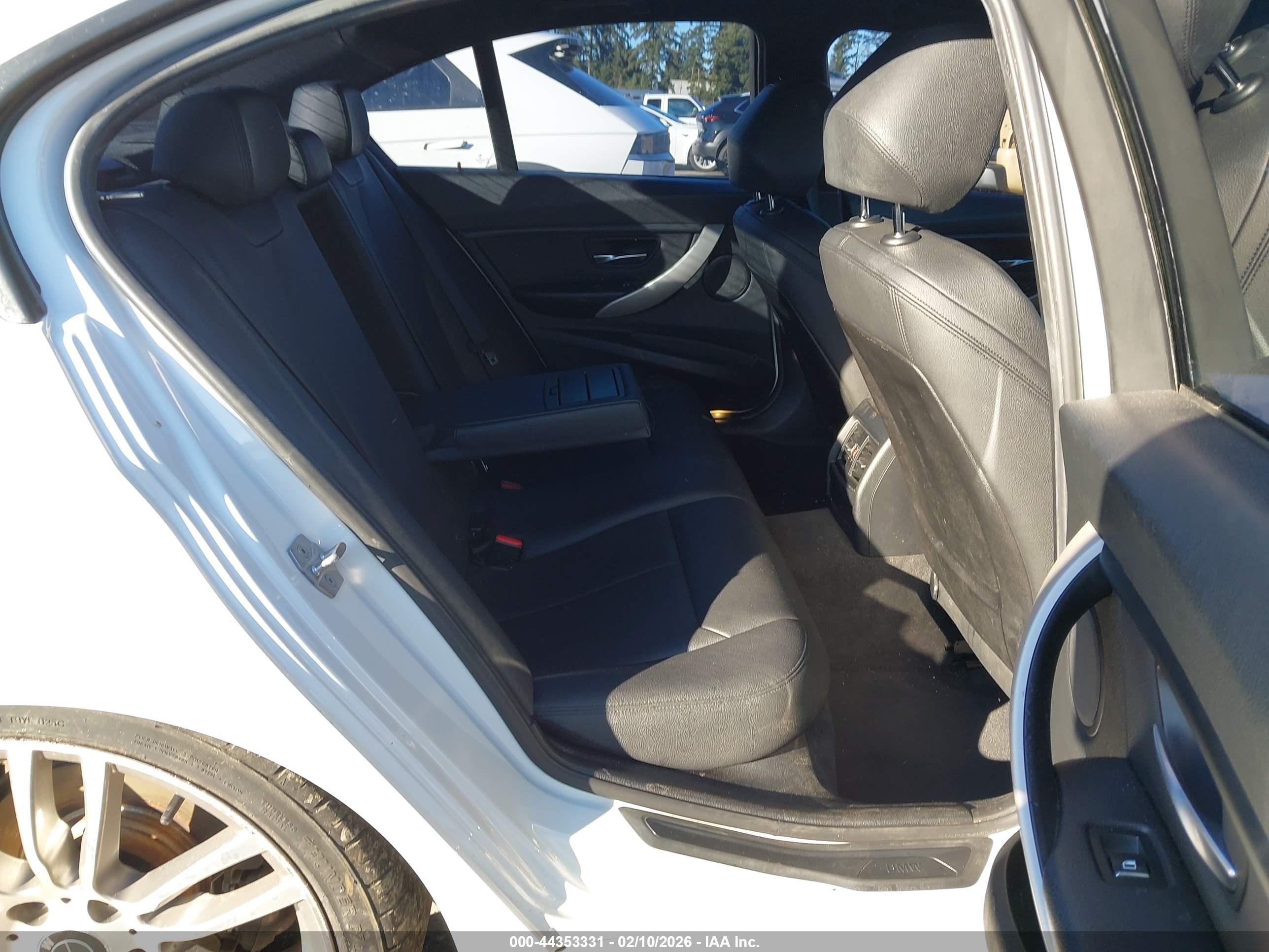 BMW 320I image 8