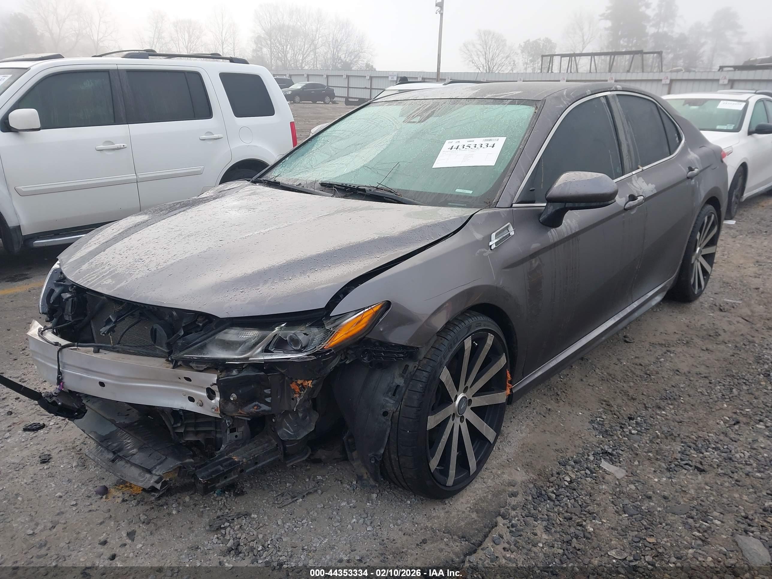 TOYOTA CAMRY image 2