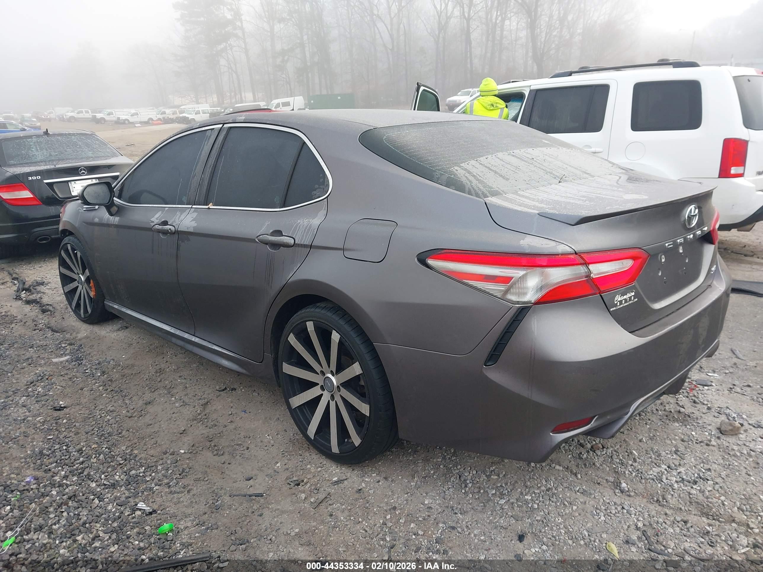 TOYOTA CAMRY image 3