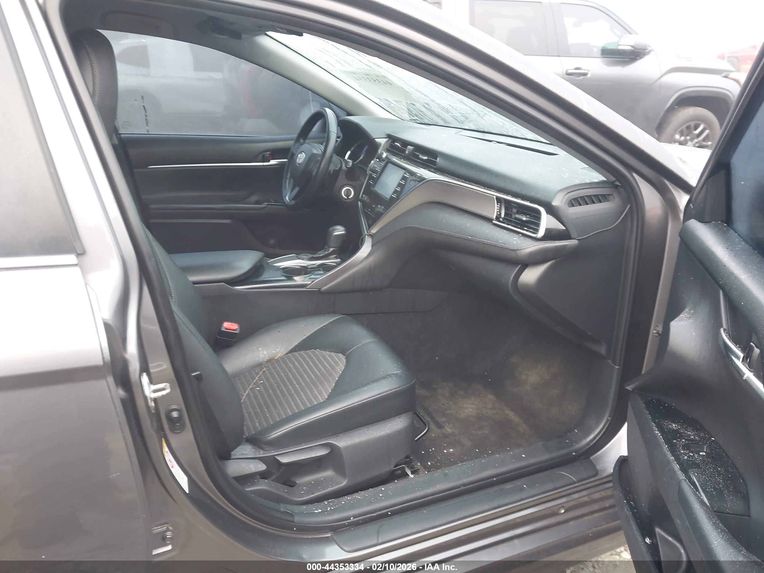 TOYOTA CAMRY image 5