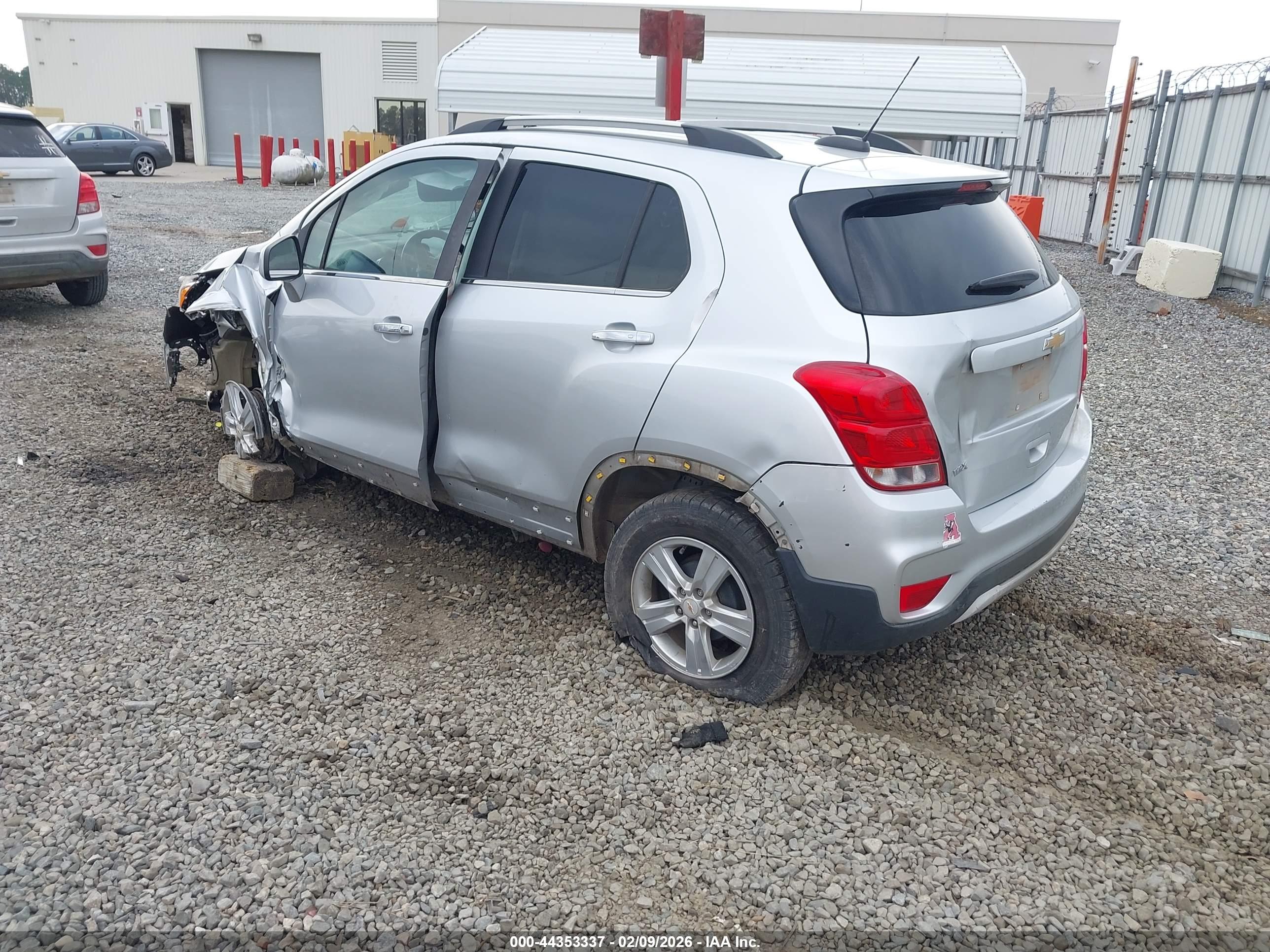 CHEVROLET TRAX image 3