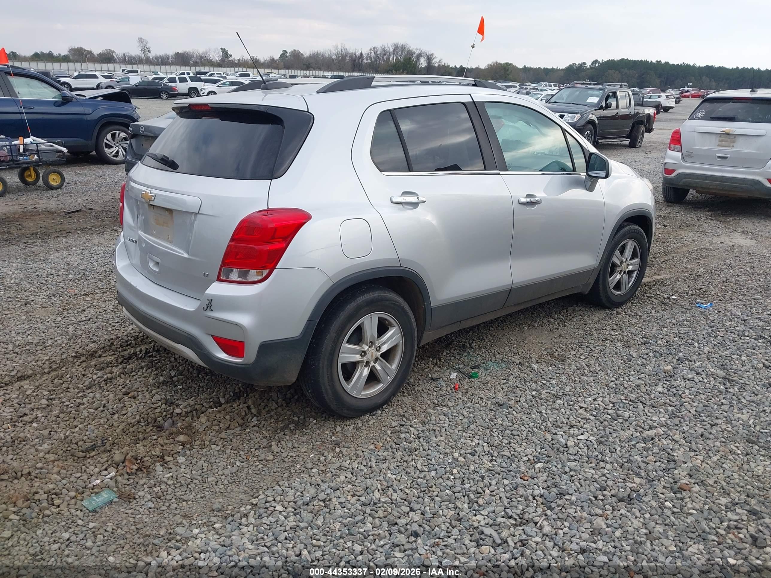 CHEVROLET TRAX image 4