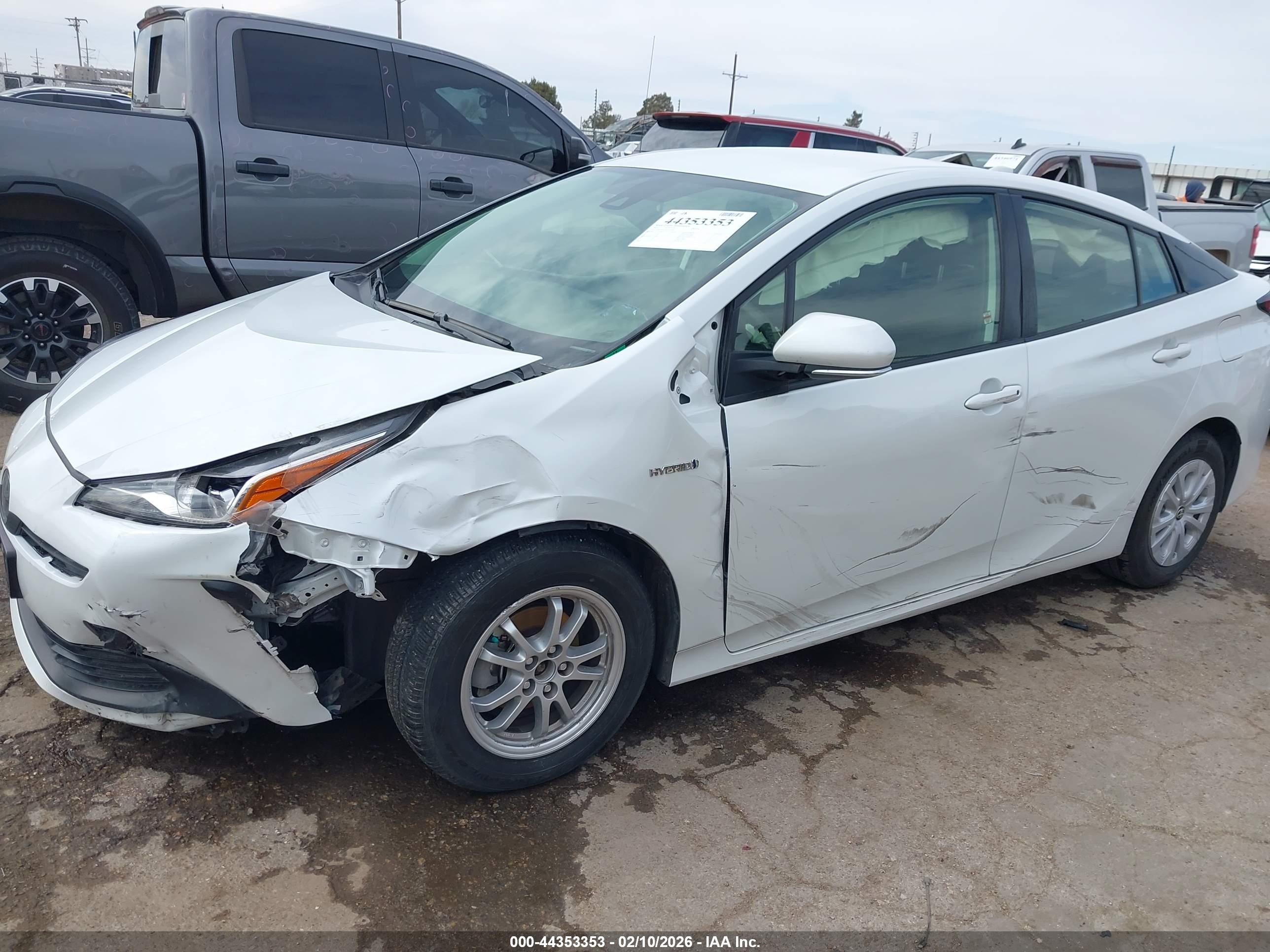 TOYOTA PRIUS image 6