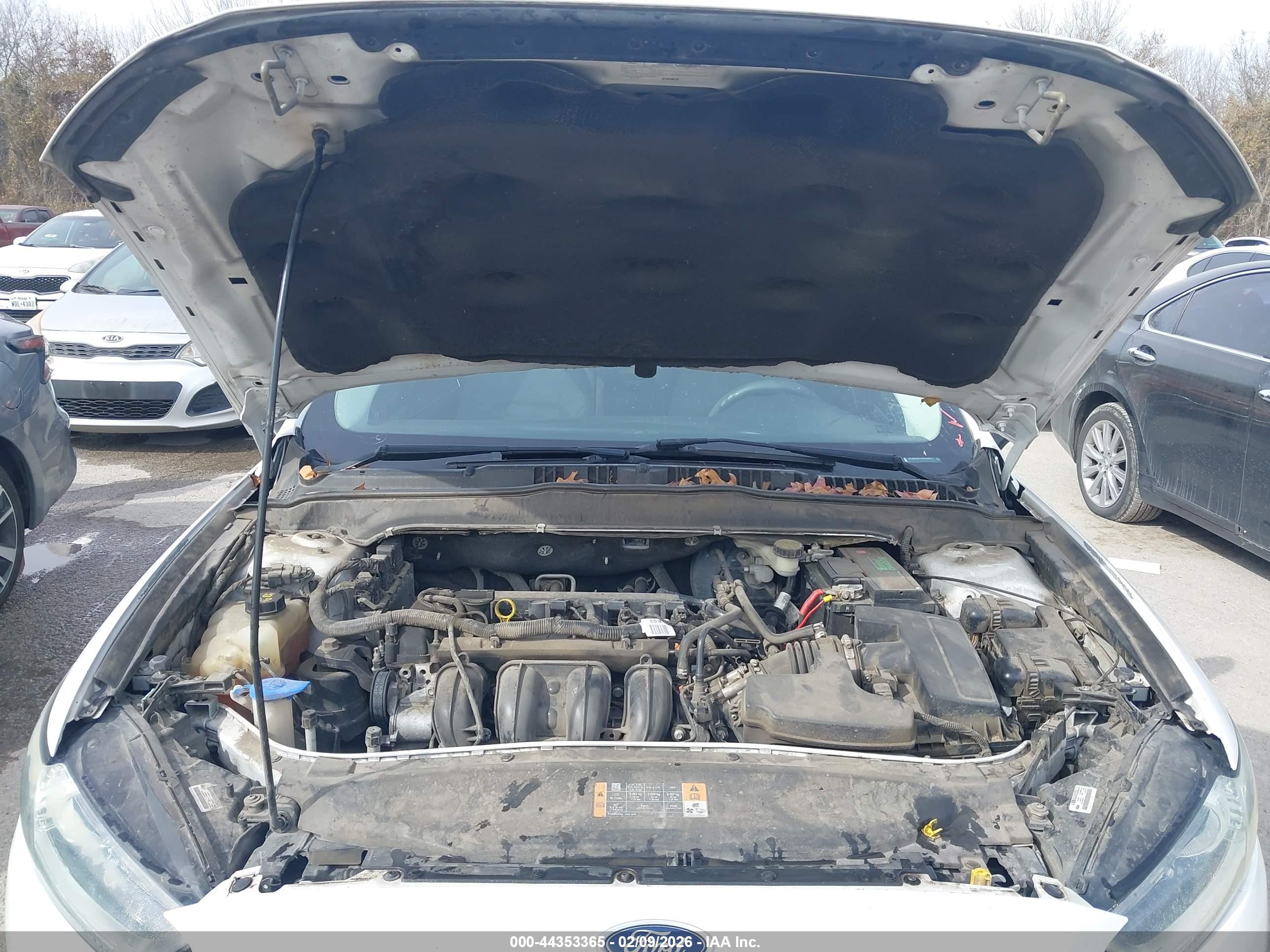 FORD FUSION image 10