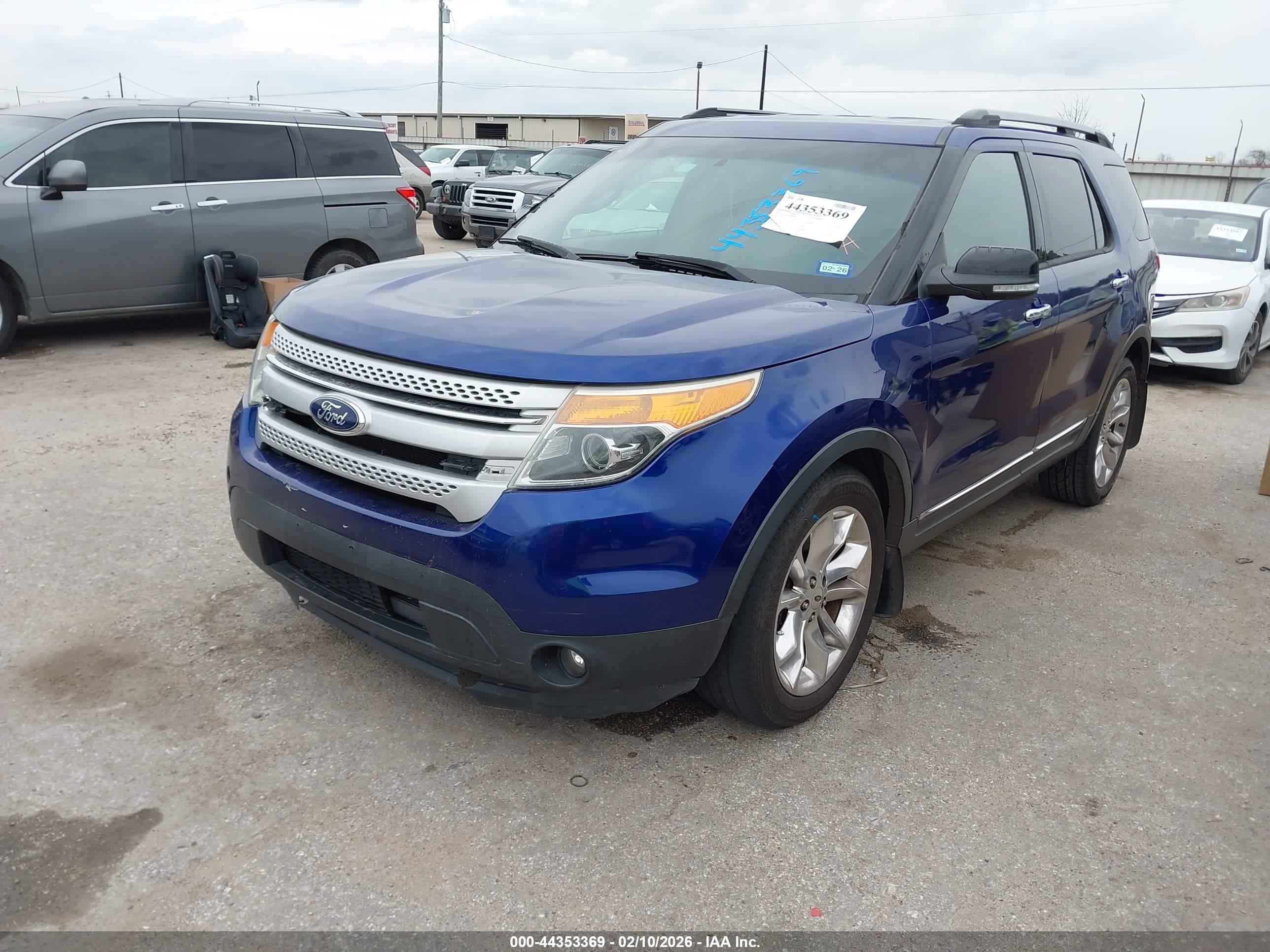 FORD EXPLORER image 2