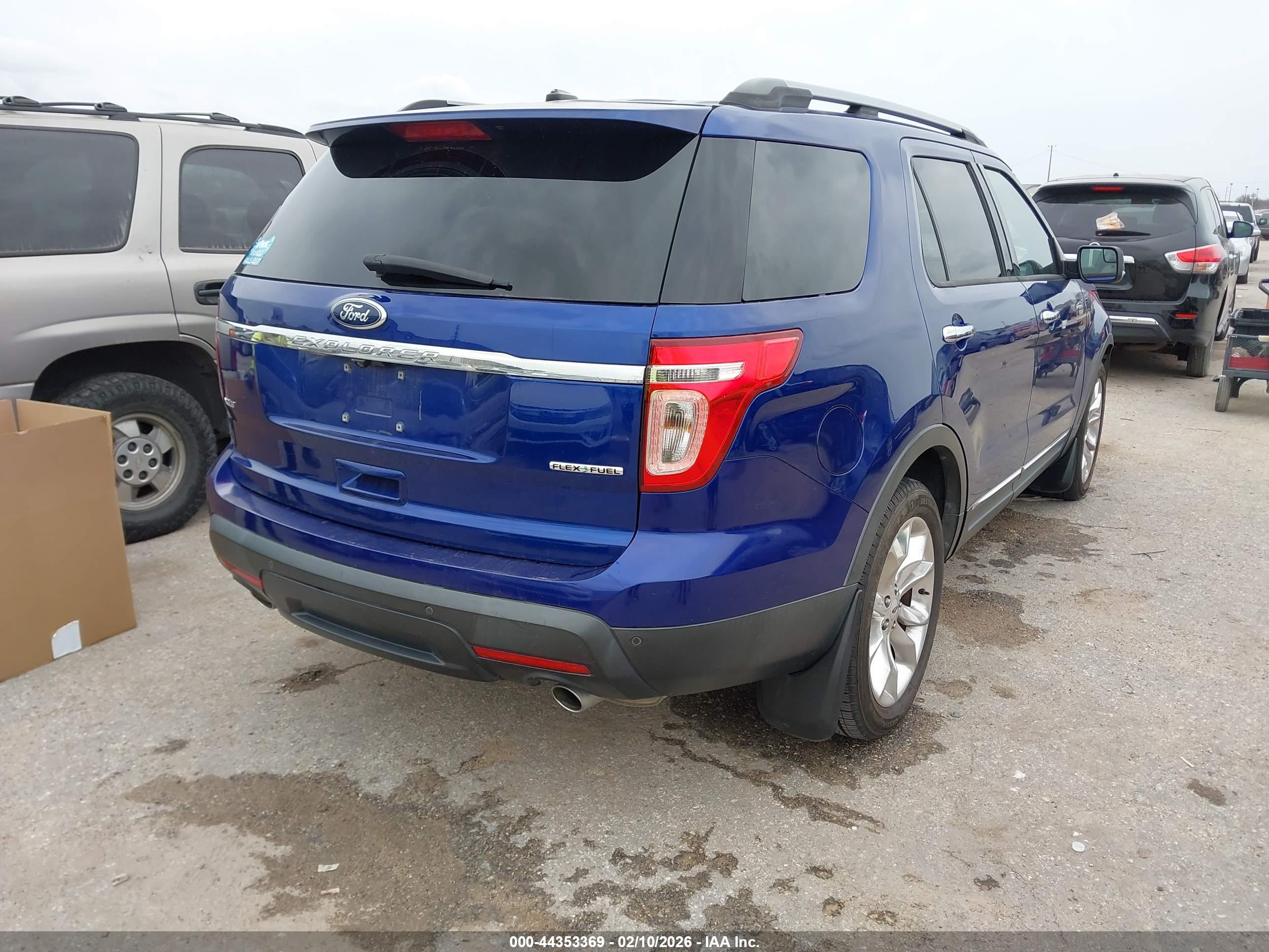 FORD EXPLORER image 4