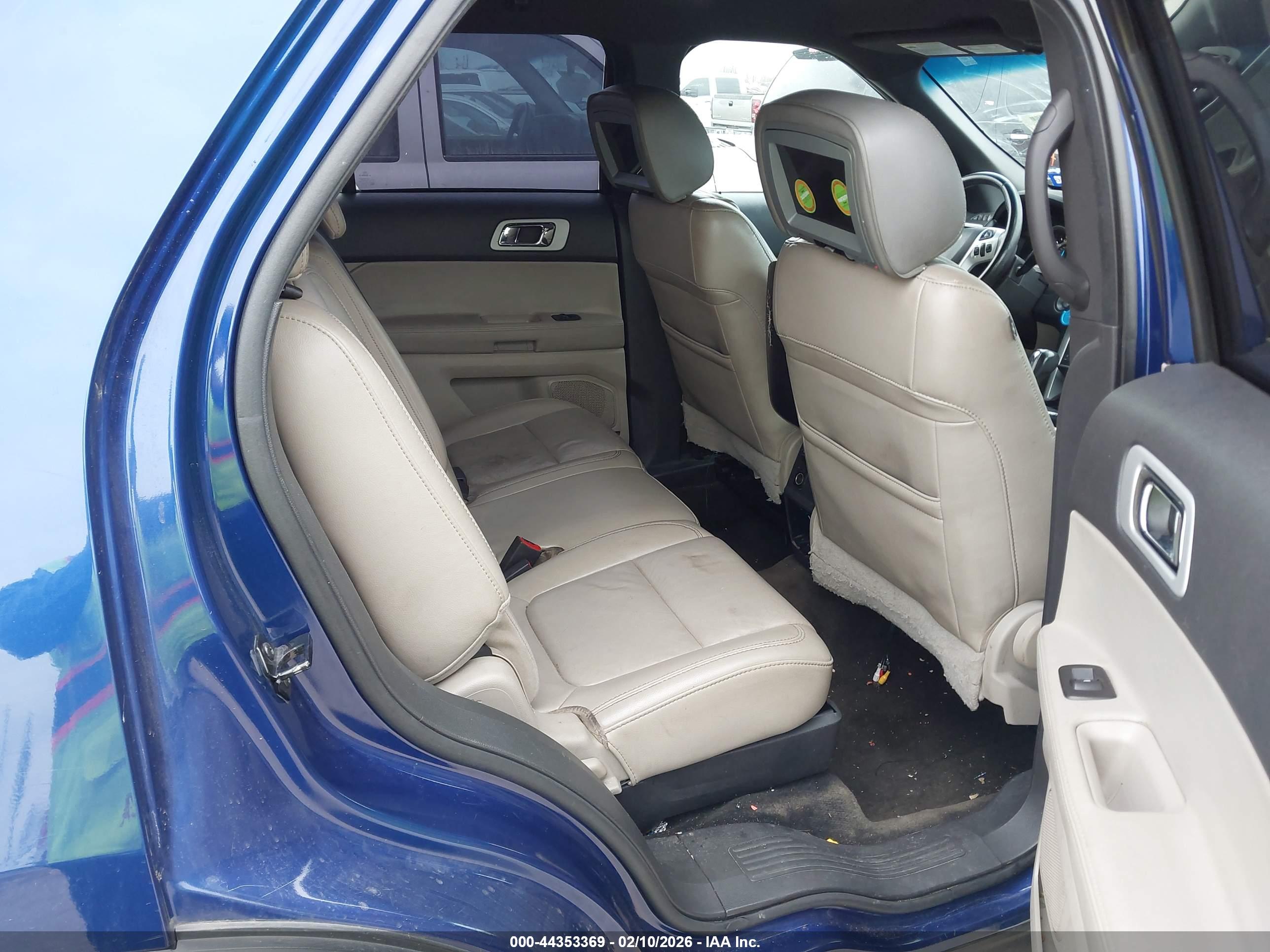 FORD EXPLORER image 8