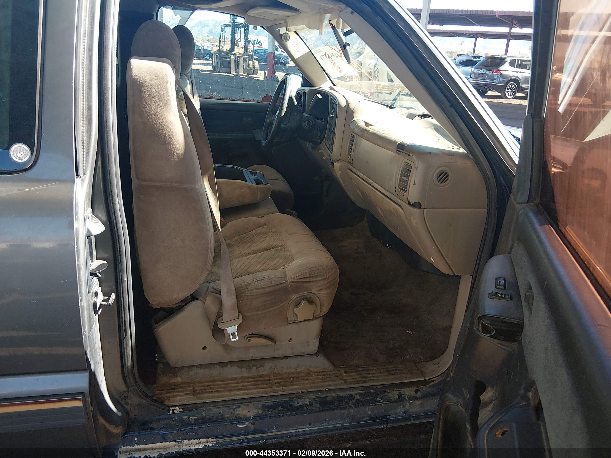 CHEVROLET SILVERADO image 5